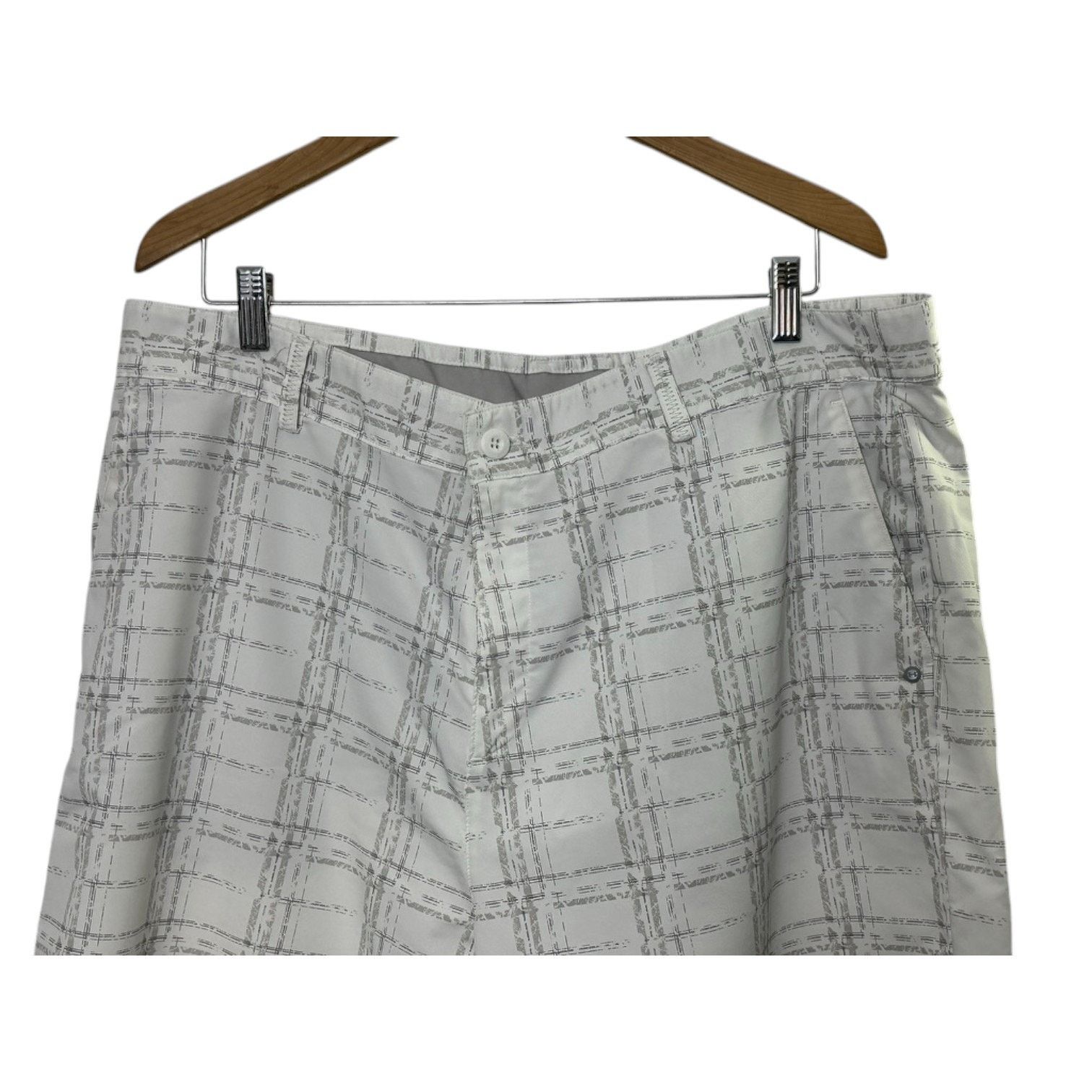 Under Armour Under Armour Performance White Plaid Golf 10" Shorts Mens 40 Size US 40 / EU 56 - 2 Thumbnail