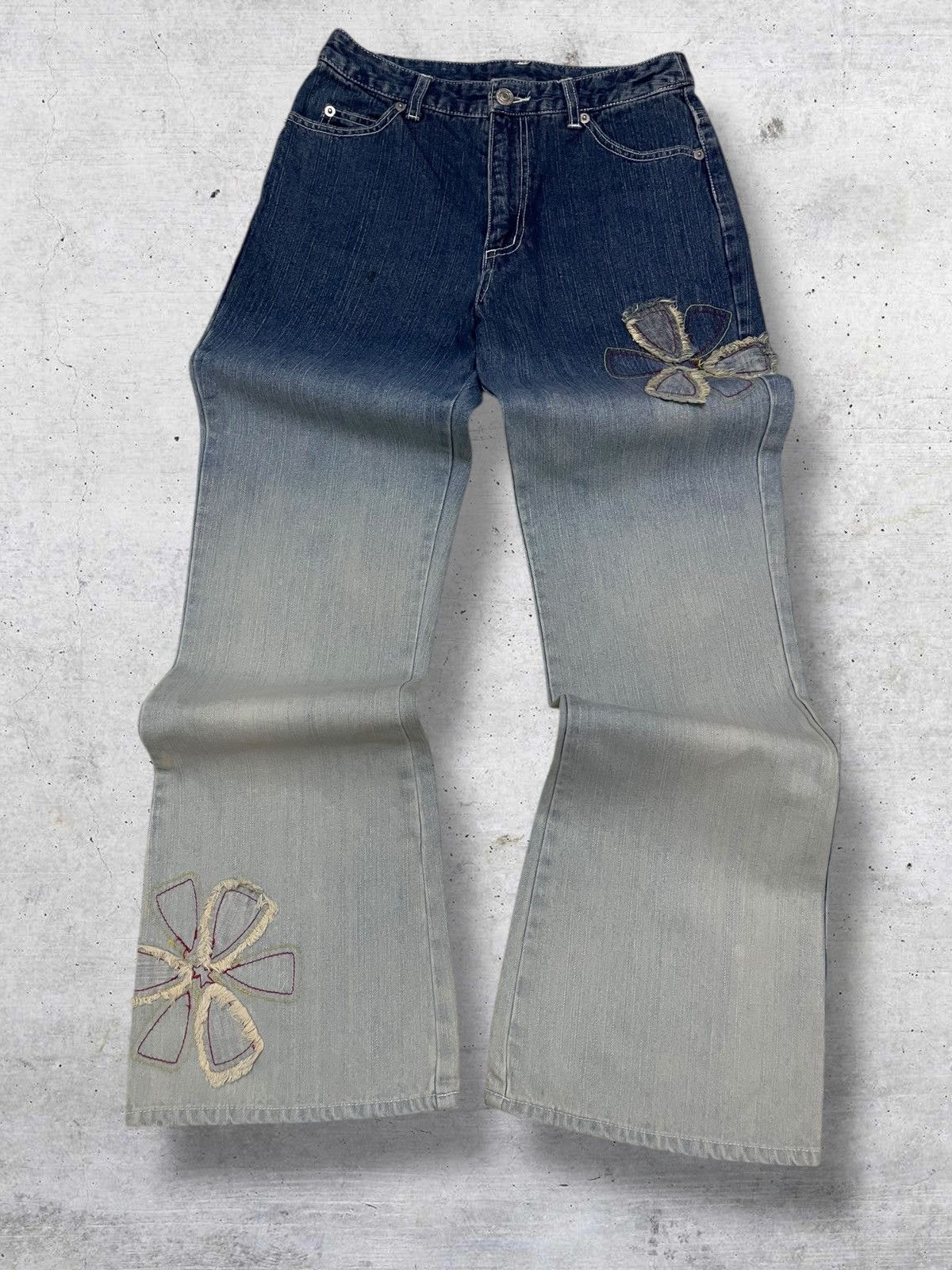 VINTAGE JAPAN 90S FLORA APPLIQUE FLARED ARTSY TWIST DENIM