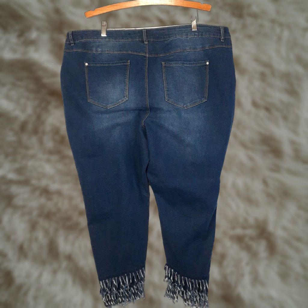 Vintage Cato Jeans 22W Denim Regular Women Cropped Stretch High Rise Blue Fringe Raw Hem Distressed Denim Size 40" / US 18 - 1 Thumbnail