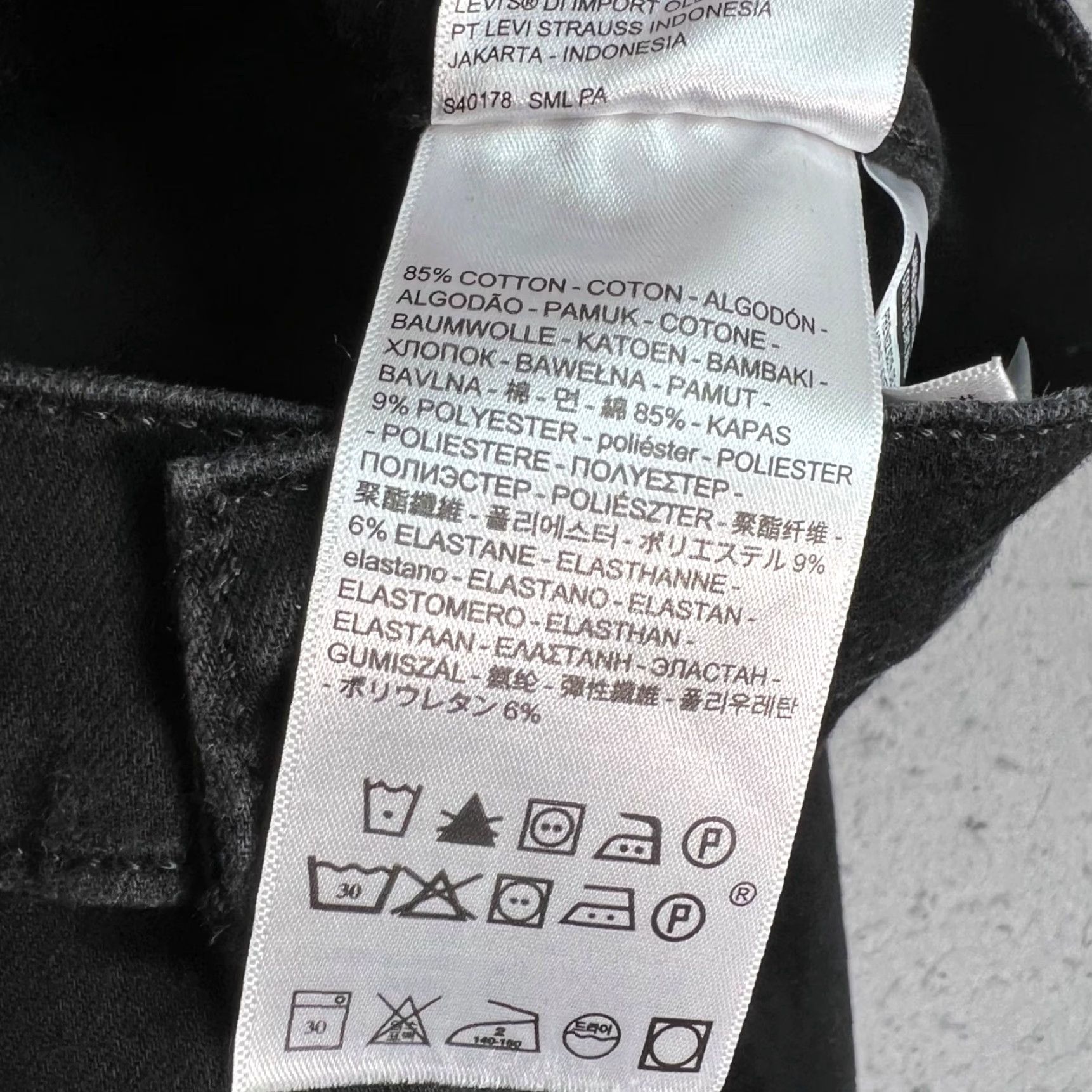 Levi's VINTAGE Levi's 720 Super Skinny Black Distressed Jeans Size 32 Dark Wash Denim Womens Jeans Skinny 32 Black 90s? Size 24" / US 00 / IT 34 - 4 Thumbnail