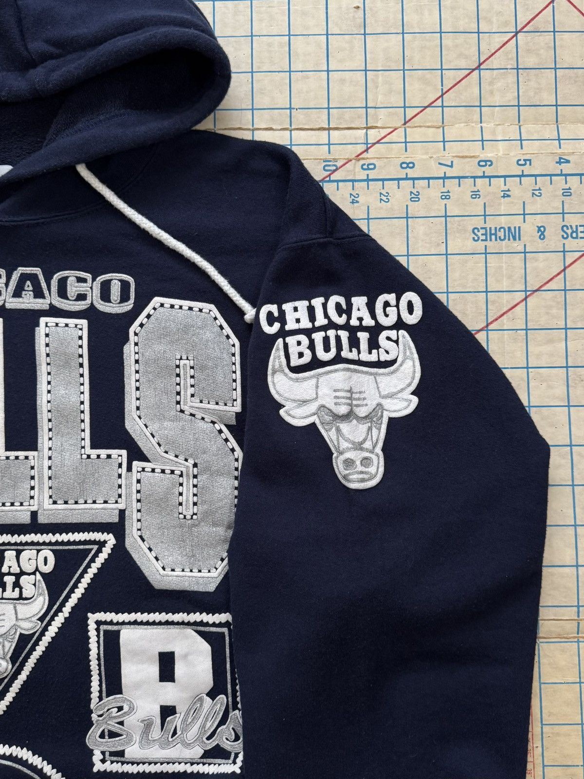 NBA × Vintage Vintage Chicago Bulls Lightweight Pull Over Hoodie Fits Med Size US M / EU 48-50 / 2 - 5 Thumbnail