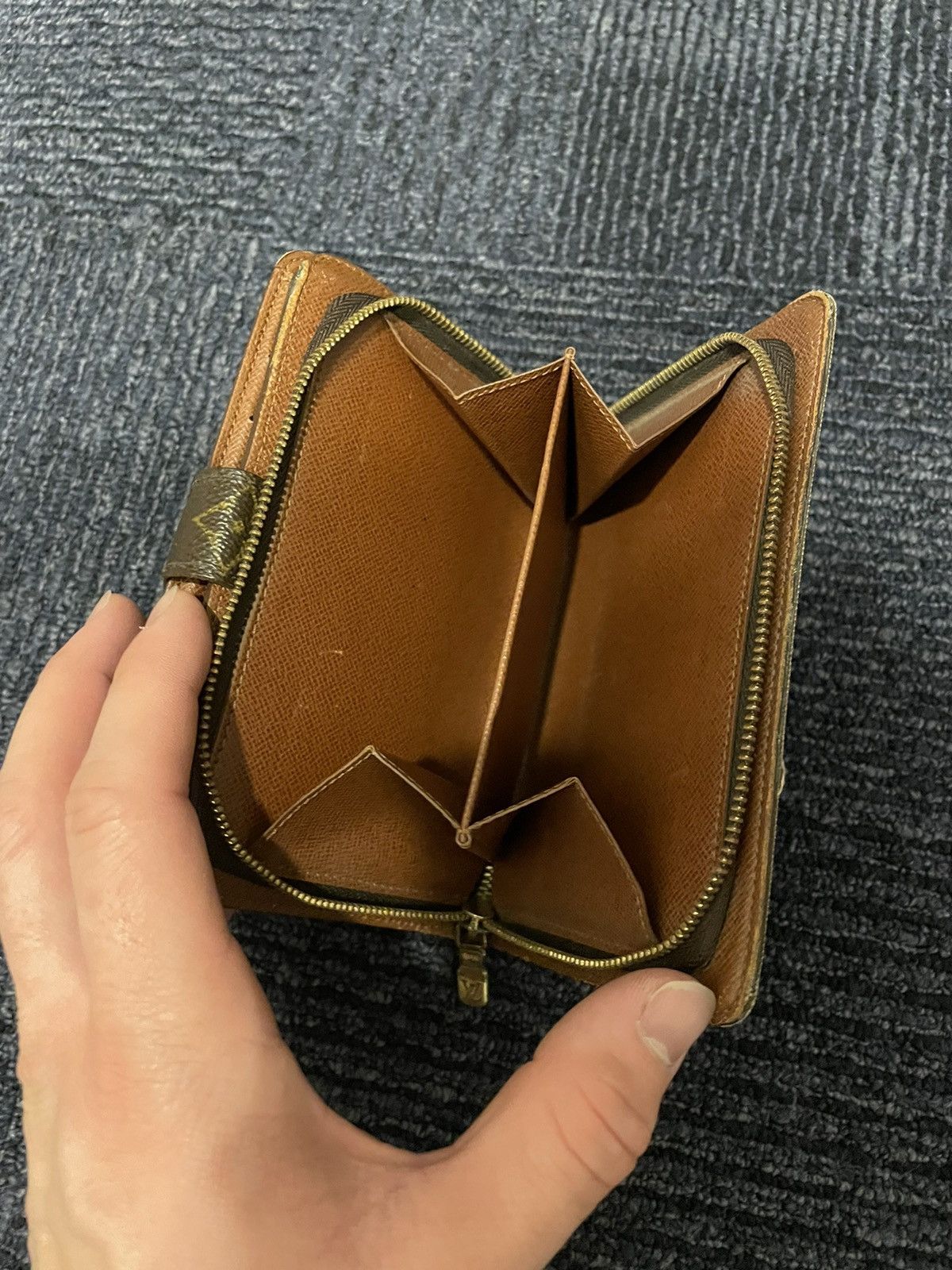 Louis Vuitton Louis Vuitton Bi-fold Wallet In Monogram Size ONE SIZE - 10 Thumbnail