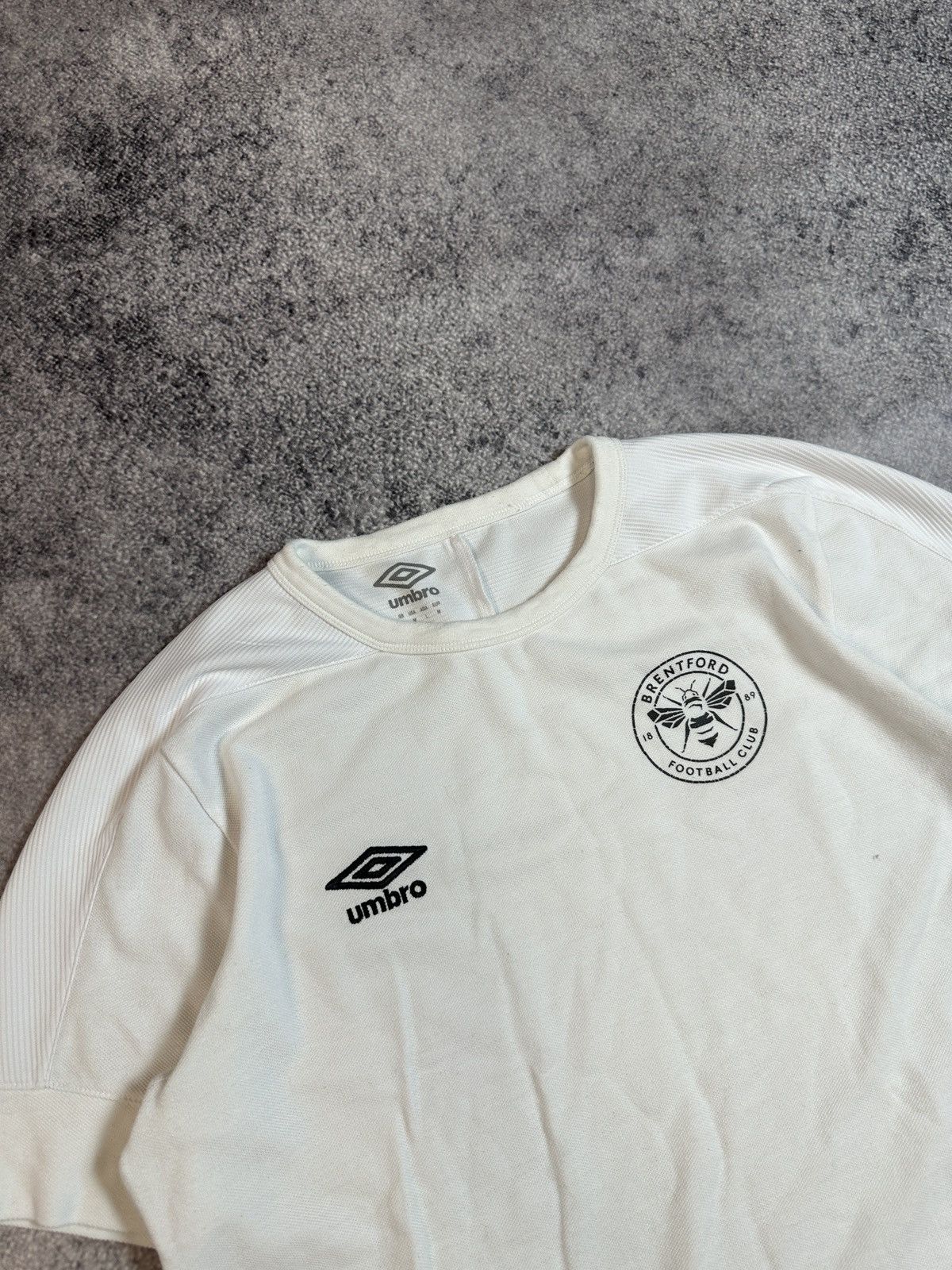 Umbro Umbro Brentford Soccer Jersey Streetwear Rare Tee Casual M Size US M / EU 48-50 / 2 - 2 Thumbnail