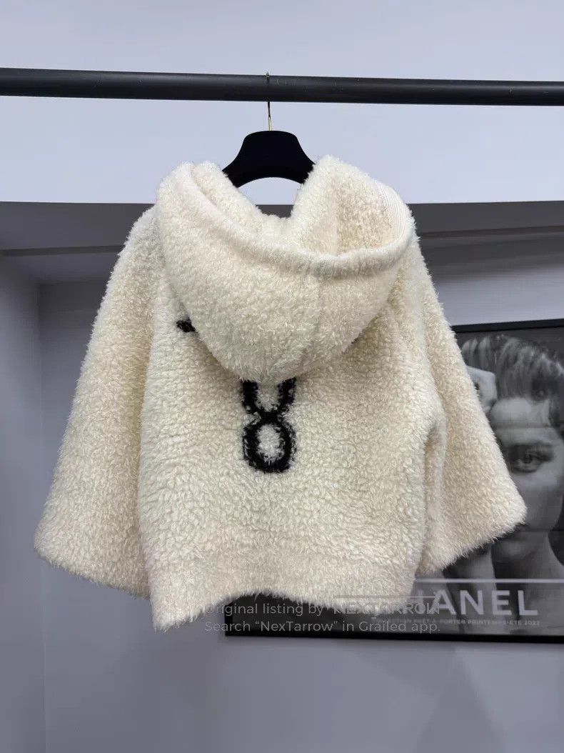 Dior Dior White lamb's wool hooded zipper jacket Size XS / US 0-2 / IT 36-38 - 2 Thumbnail