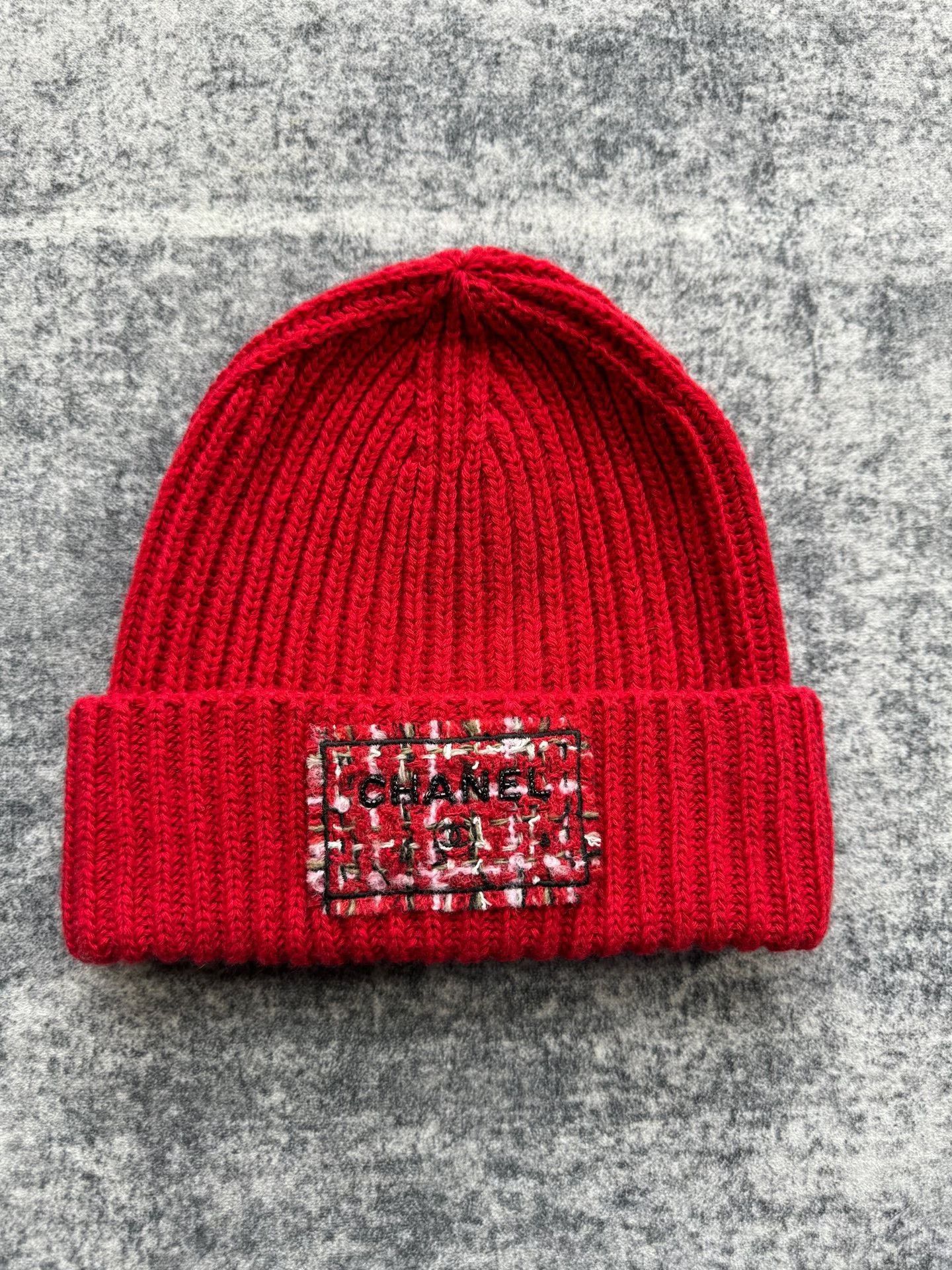 Chanel Chanel 25K Red Beaded Cashmere Beanie Size ONE SIZE - 1 Thumbnail