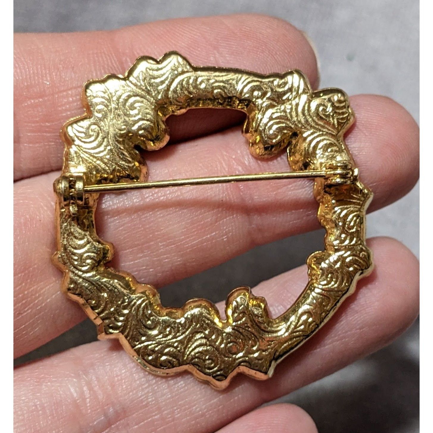 Other Vintage Gold Tone Floral Heart Wreath Brooch Size ONE SIZE - 5 Thumbnail
