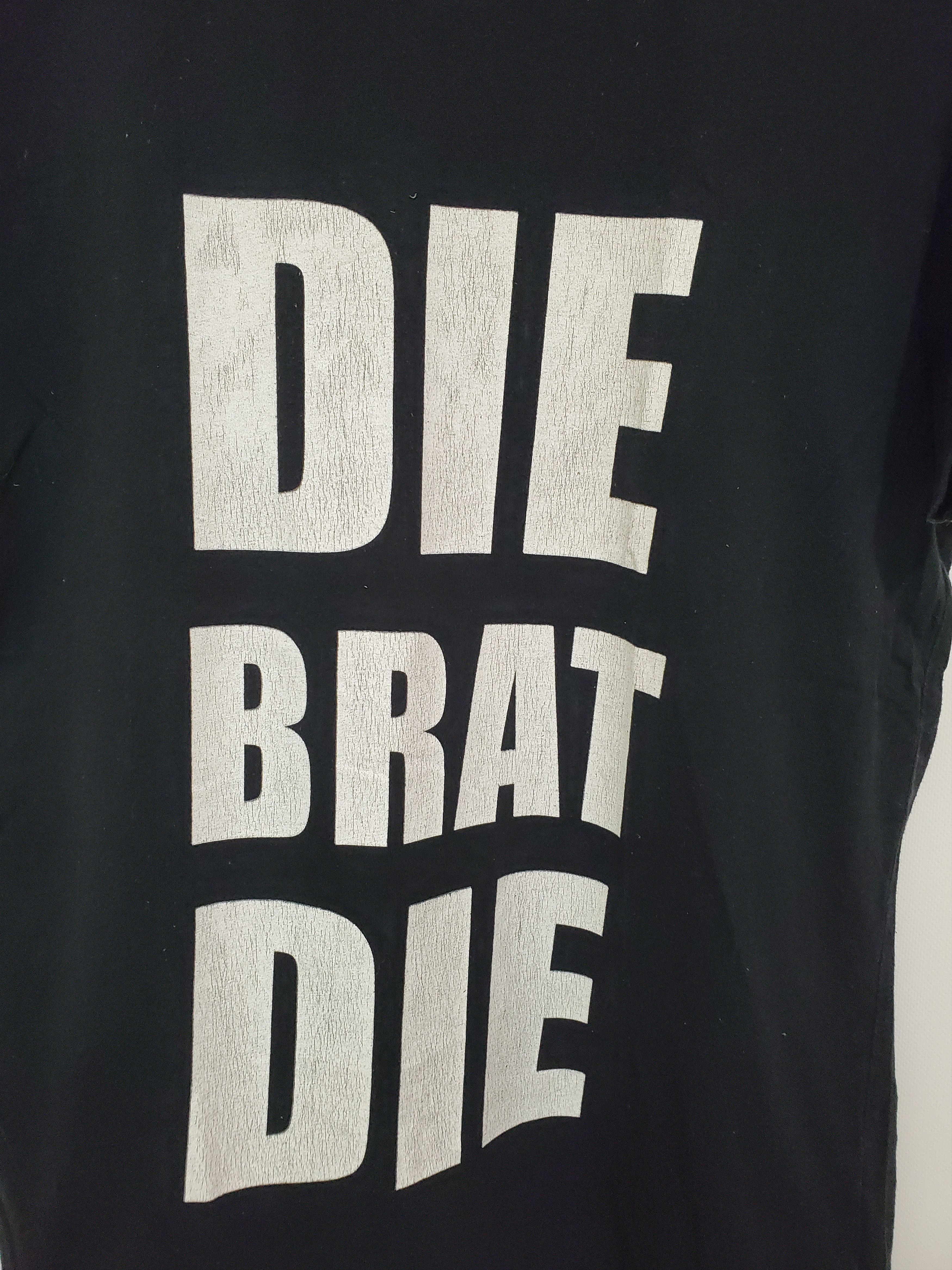 Band Tees × Vintage Vintage v2k Die Brat Die Tshirt size M Size US M / EU 48-50 / 2 - 2 Thumbnail