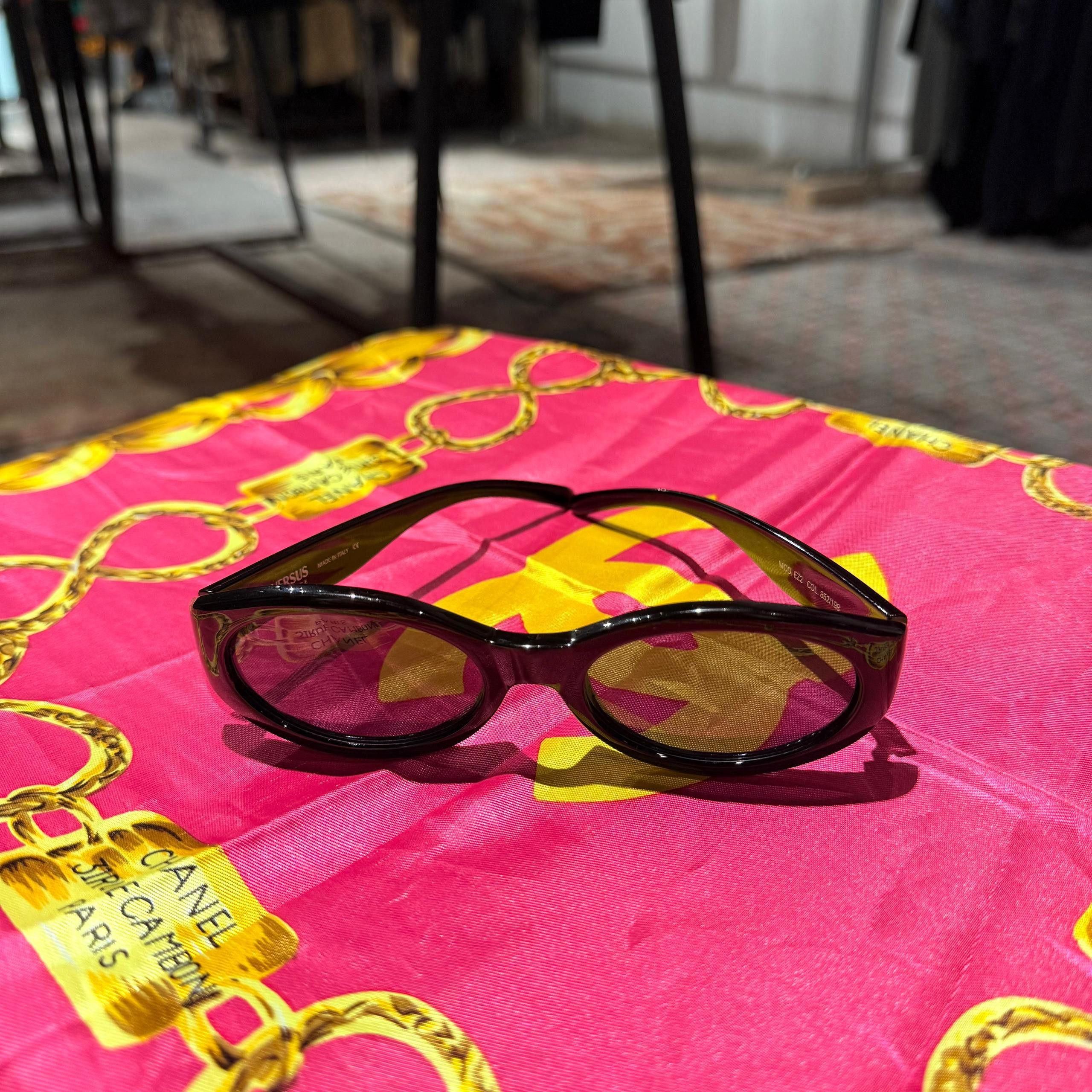 Versus Versace Versus Versace Vintage 00s Black Oval Y2K Unisex Sunglasses Size ONE SIZE - 1 Thumbnail