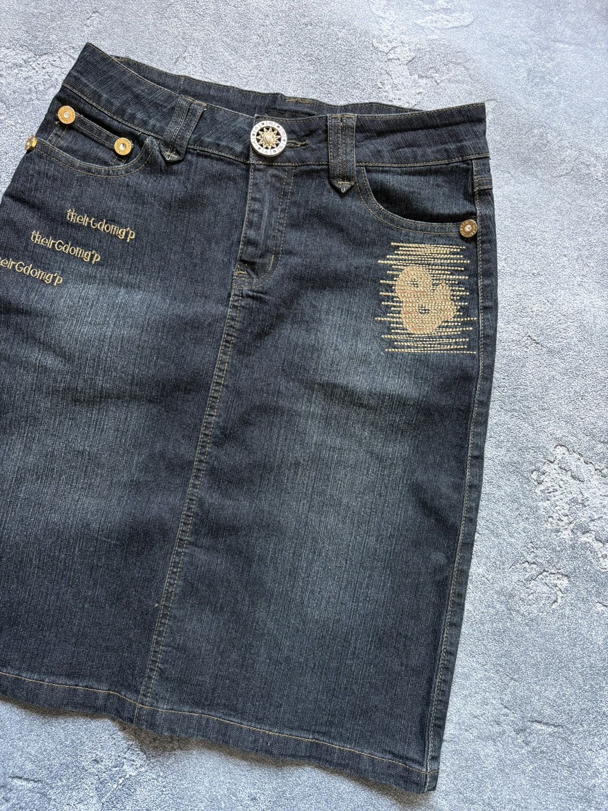 Dolce & Gabbana Dolce&Gabbana Y2K DG Logo Gothic Grunge Wash Denim Skirt Size 26" / US 2 / IT 38 - 4 Thumbnail