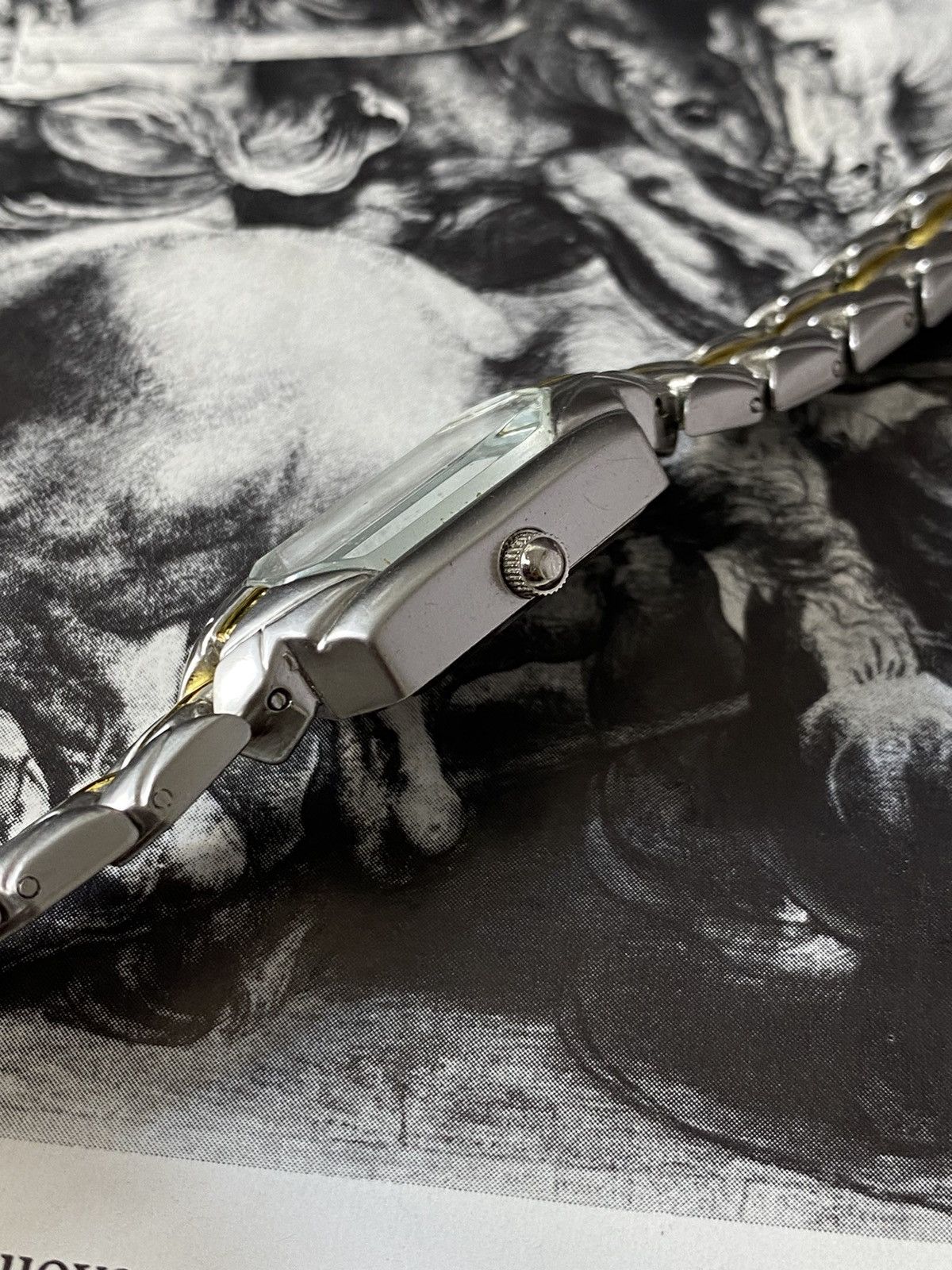 Jewelry Futuristic Watch: Elegant & Unique Design Size ONE SIZE - 5 Thumbnail