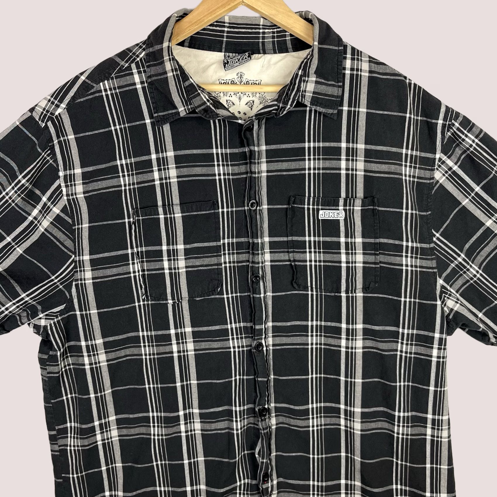 Vintage Joker Shirt Mens 3XL Black Button Up Plaid Pocket Streetwear Cholo Chicano Vintage Casual Workwear Shirt Mens 3XL Black Plaid Pocket Button-Up Shirt Size US XXL / EU 58 / 5 - 1 Thumbnail