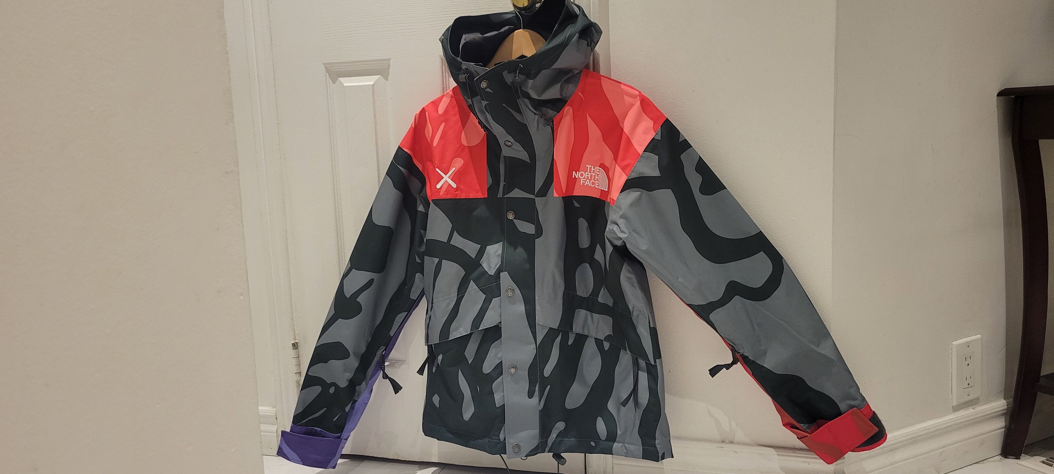 THE NORTH FACE XX KAWS MOUNTAIN 広がっ JACKET THE NORTH FACE XX KAWS MOUNTAIN 広がっ JACKET