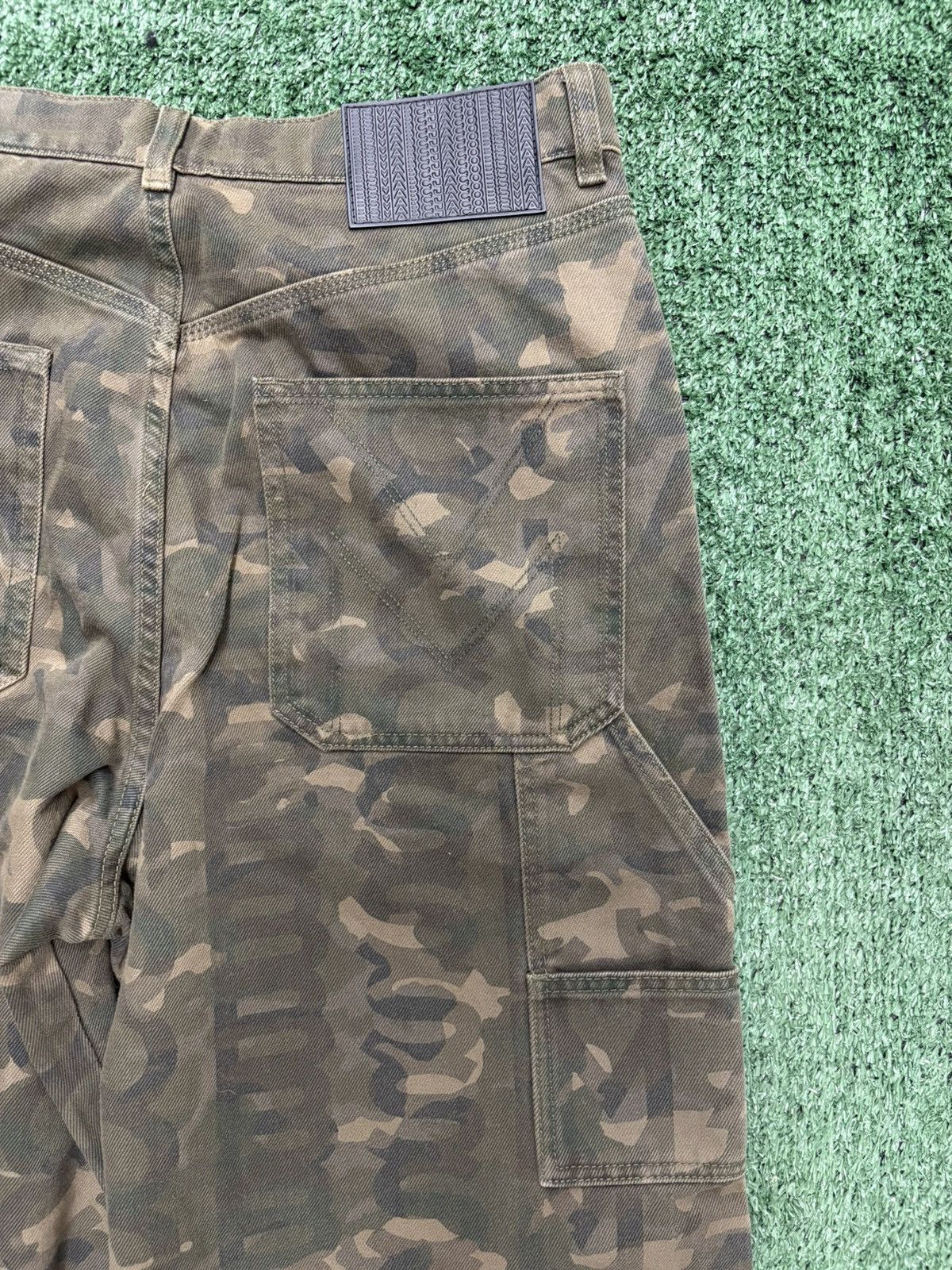 Marc Jacobs NWT Marc Jacobs Carpenter Pants Mens 30 Camo Monogram Wide Size US 30 / EU 46 - 6 Thumbnail