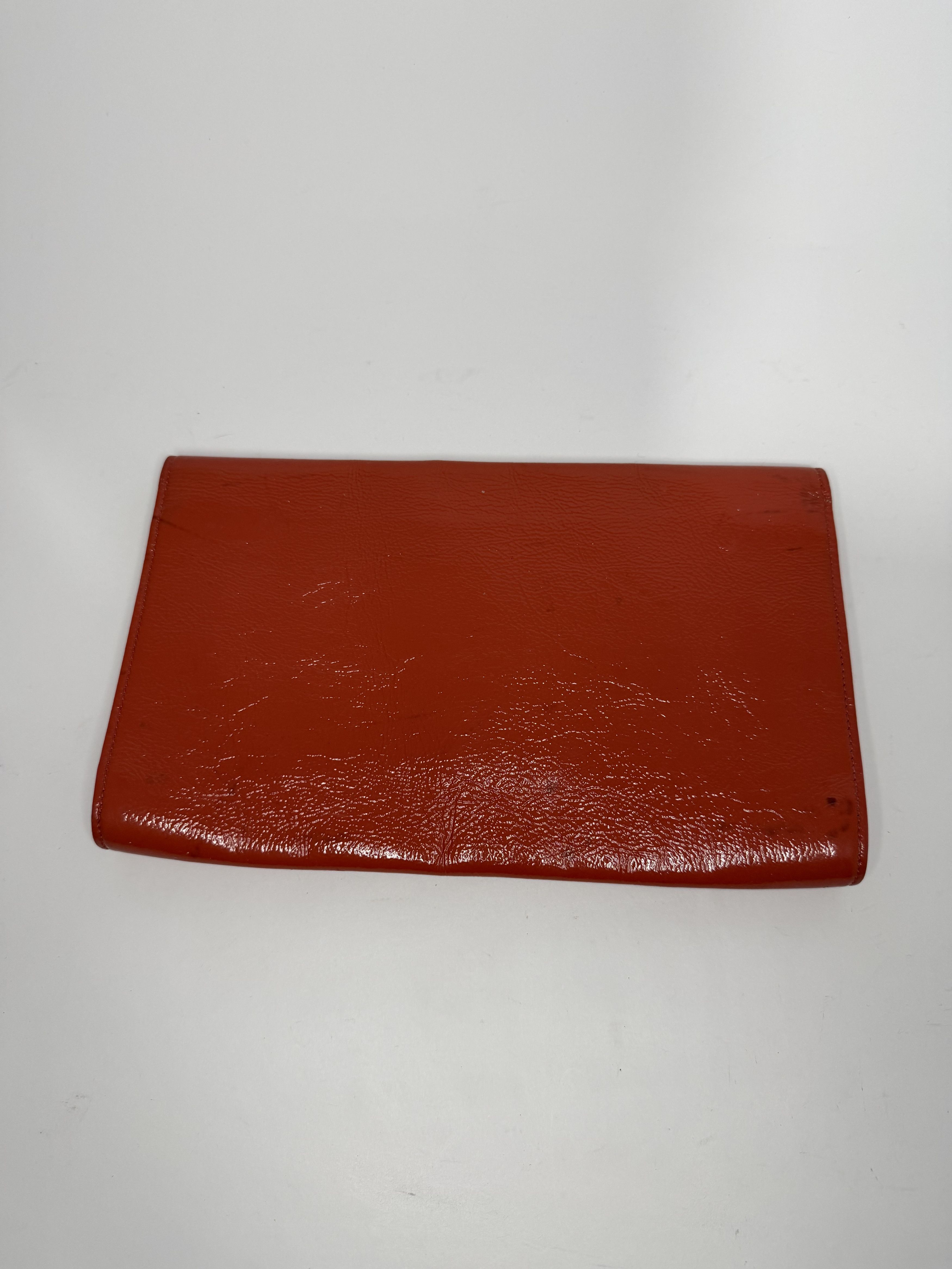 Yves Saint Laurent YVES SAINT LAURENT Dark Patent Leather Belle De Jour Clutch Size ONE SIZE - 3 Thumbnail
