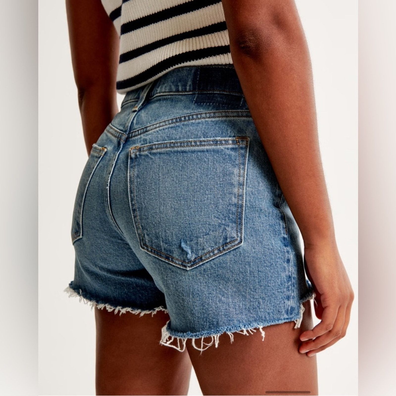 Abercrombie & Fitch Abercrombie & Fitch The Mom Shorts High Rise 4” Jean Shorts Size 37" - 8 Thumbnail