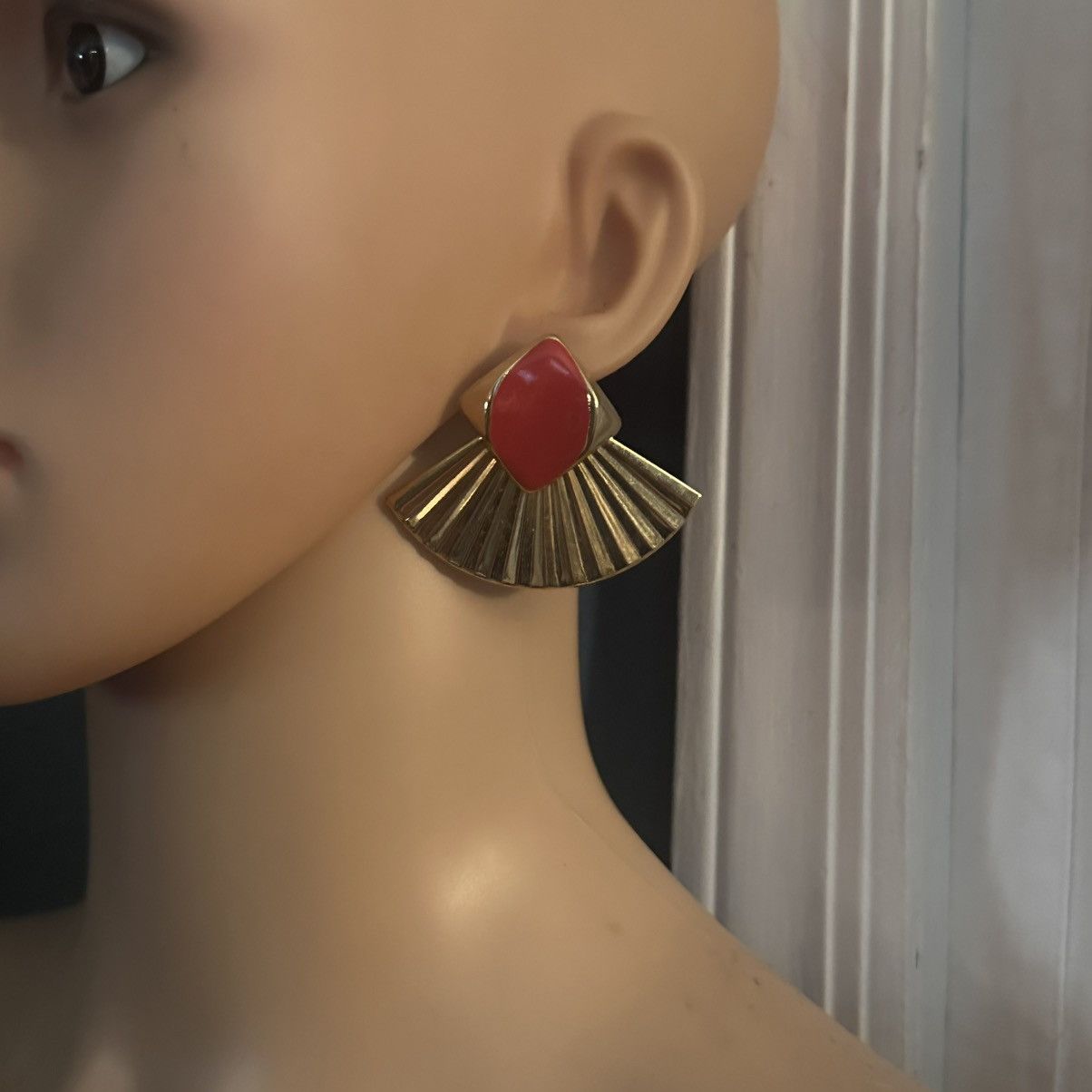 Vintage Vintage gold tone and red enamel fan post earrings Size ONE SIZE - 3 Thumbnail