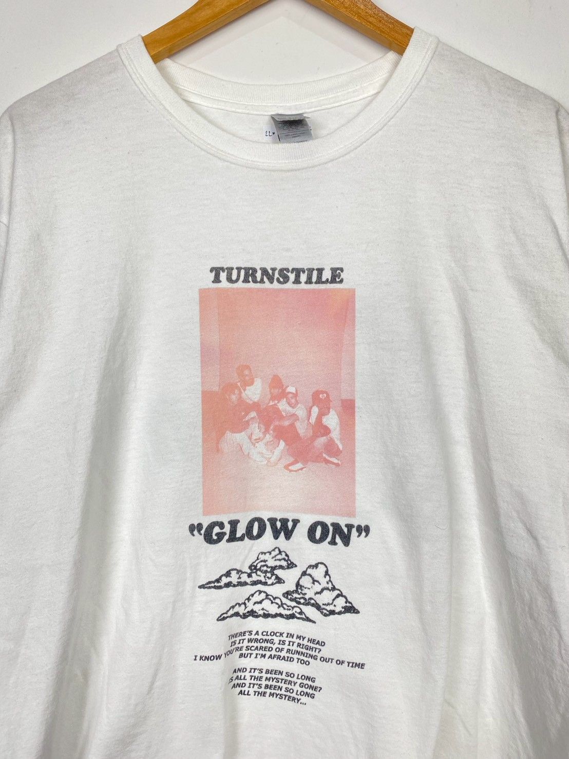 Band Tees Turnstile Glow On Crop T-Shirts L DO2185 Size US L / EU 52-54 / 3 - 1 Thumbnail