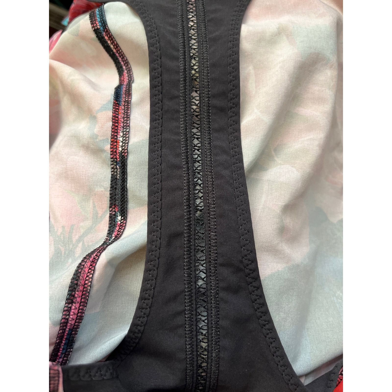 Lululemon Lululemon Lightened Up Singlet Secret Garden (pink)/ Black 6 Size S / US 4 / IT 40 - 3 Thumbnail