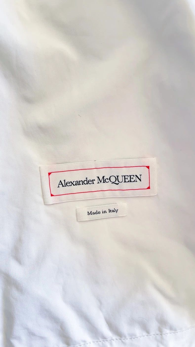 Alexander McQueen Alexander McQUEEN Contrast colored saddle with lightweight Size US M / EU 48-50 / 2 - 6 Thumbnail