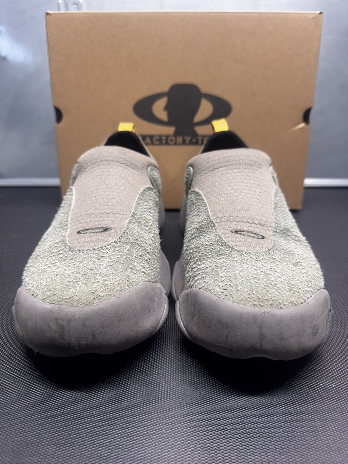 Brain Dead × Oakley Brain dead x oakley factory team flesh Size US 10 / EU 43 - 3 Thumbnail