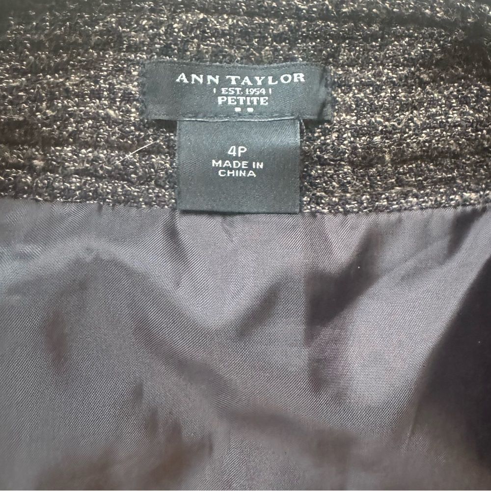 Loft Ann Taylor Petite Tweed A-Line Mini Skirt Size 4P Gray Size 27" / US 4 / IT 40 - 4 Thumbnail