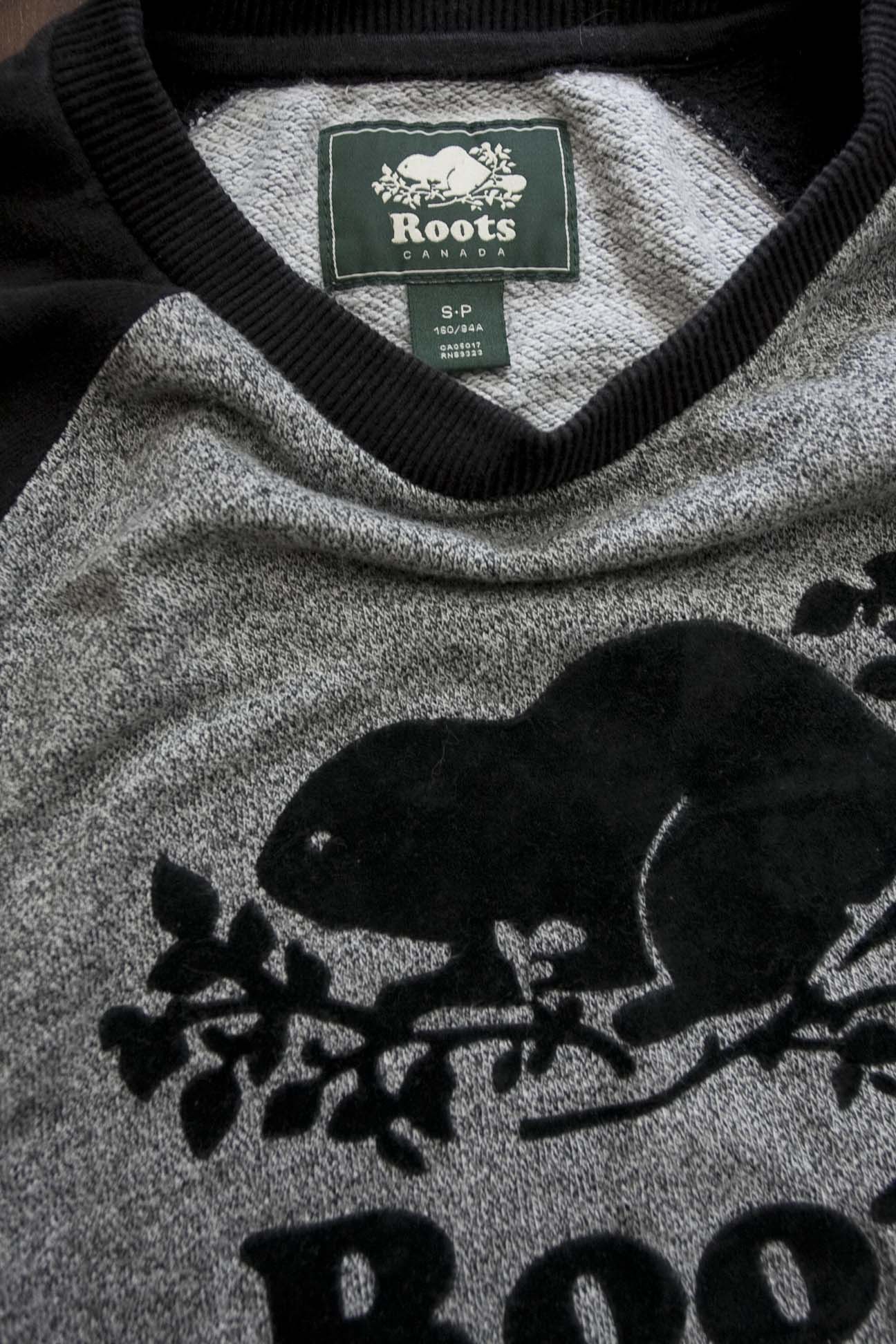 Roots Roots Canada Sweatshirt Crewneck Size S Gray /Black Size US S / EU 44-46 / 1 - 2 Thumbnail
