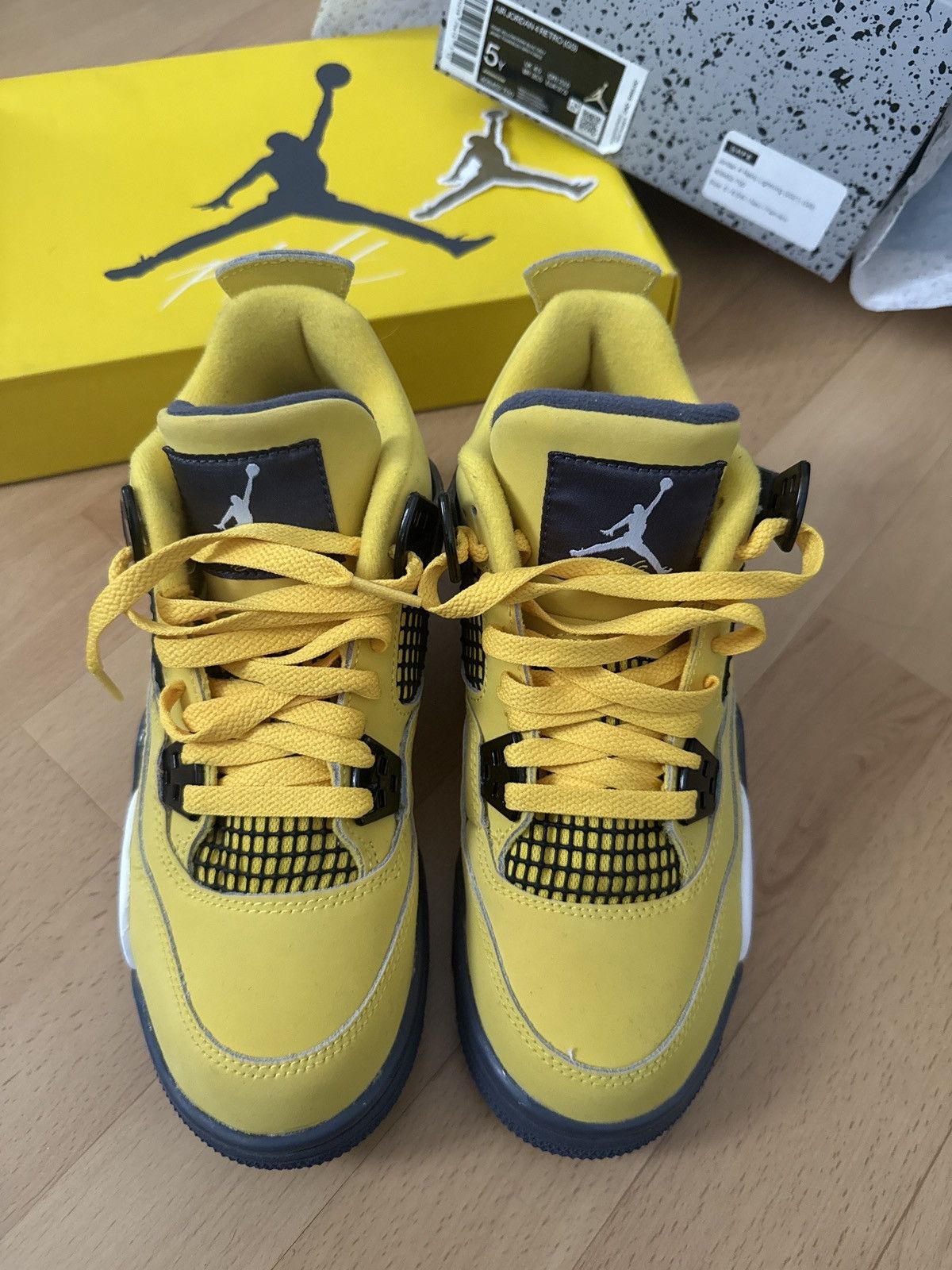Jordan Brand Air Jordan 4 Retro 'Lightning' 2021 sz 5y Size US 5 / EU 37 - 3 Thumbnail