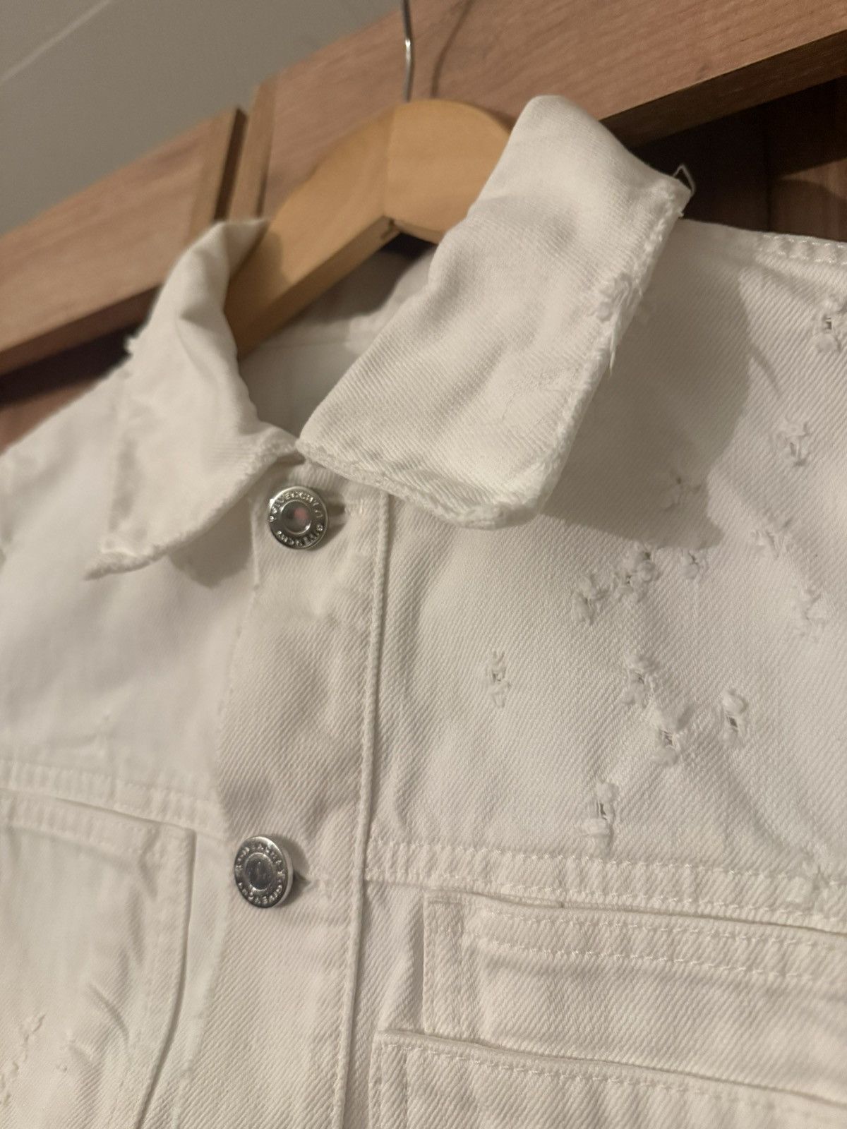 Givenchy Givenchy white cropped destroy denim jacket - S/36(FR) Size XS / US 0-2 / IT 36-38 - 11 Thumbnail