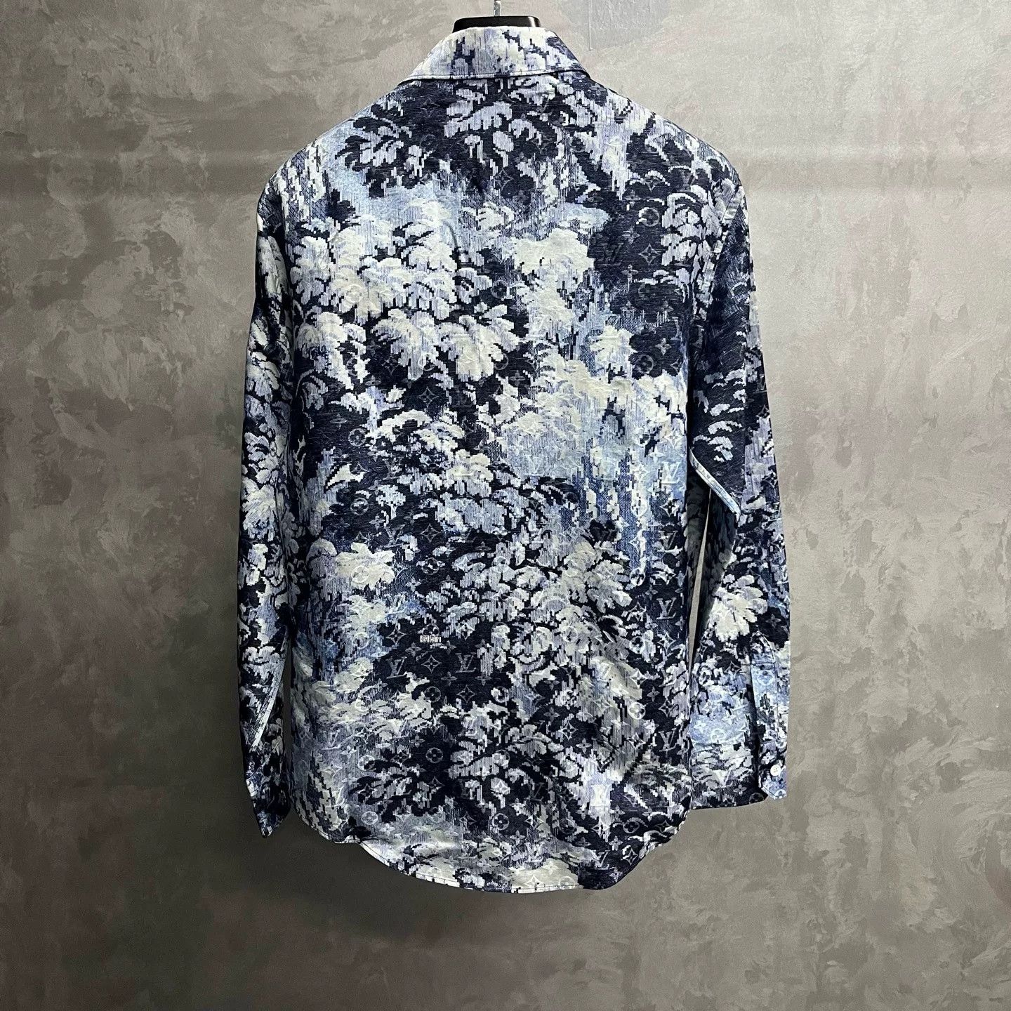 Louis Vuitton Louis Vuitton Blue Tapestry Silk Shirt Size US M / EU 48-50 / 2 - 4 Thumbnail