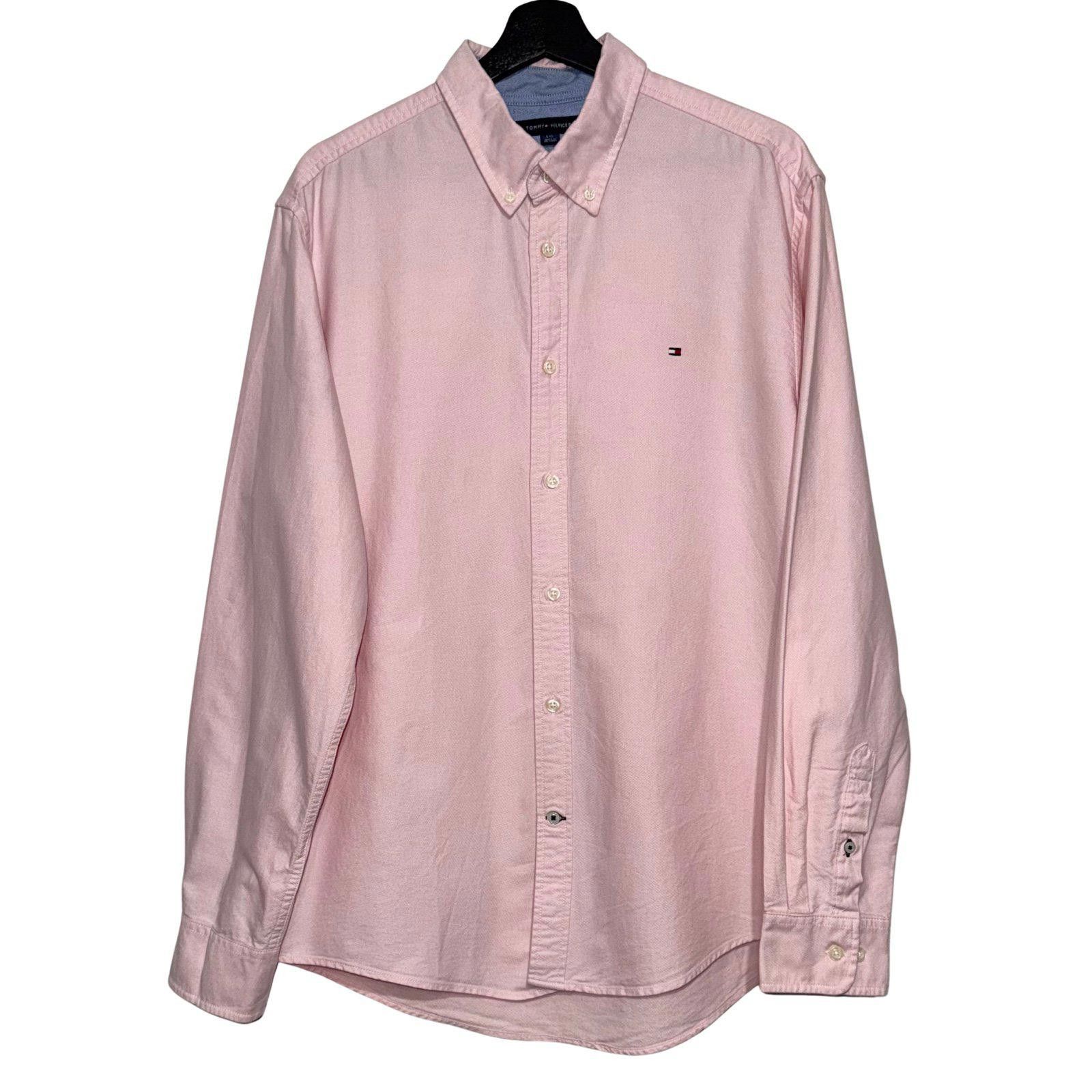 Tommy Hilfiger NWOT Tommy Hilfiger Mens Custom Fit Oxford ButtonFront Shirt Size US L / EU 52-54 / 3 - 1 Thumbnail