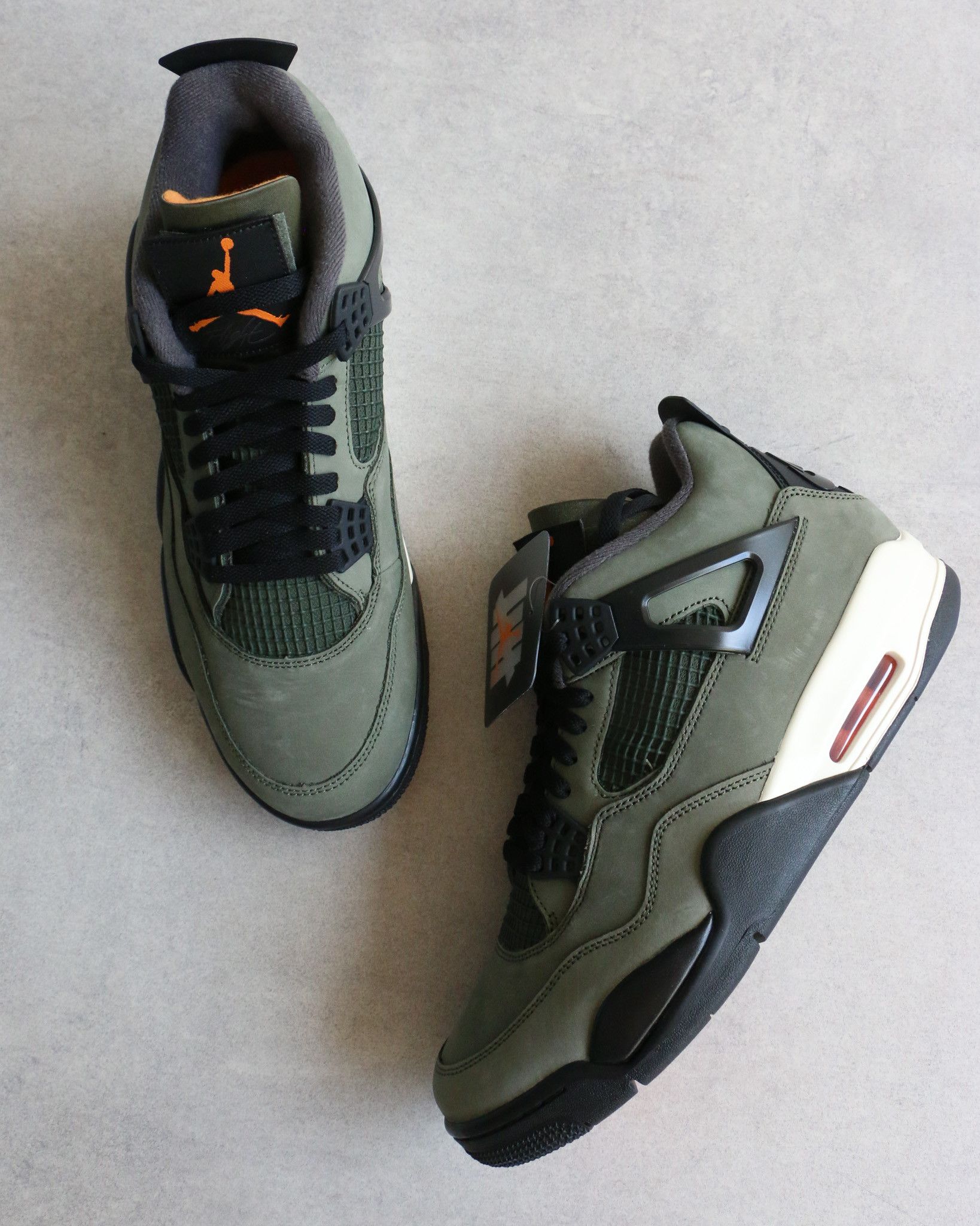 Jordan Brand × Undefeated Jordan 4 Retro OG Undefeated 2025 Size US 11 / EU 44 - 2 Thumbnail