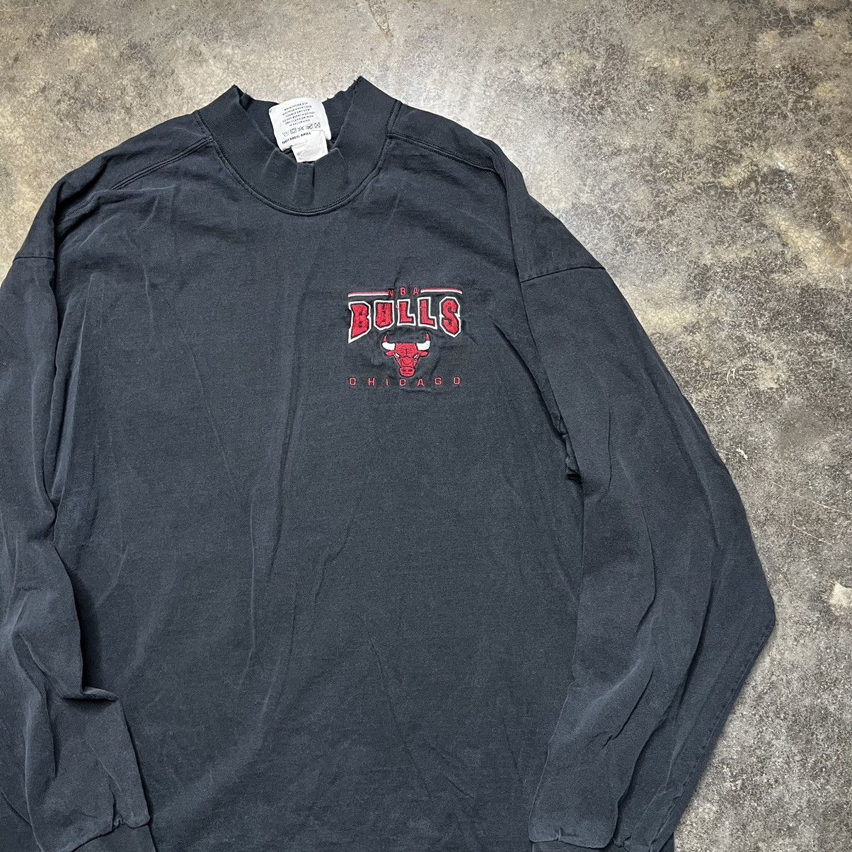Vintage vintage chicago bulls distressed black longsleeve tshirt Size US XL / EU 56 / 4 - 2 Thumbnail