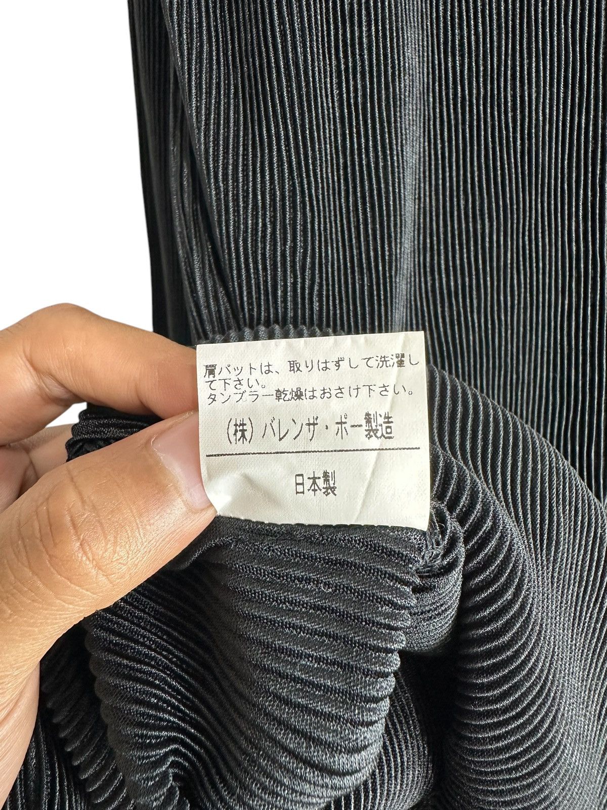Issey Miyake 2000s VALENZA UNDEFINED PLEATES LONG SLEEVE ISSEY STYLE Size US S / EU 44-46 / 1 - 11 Thumbnail