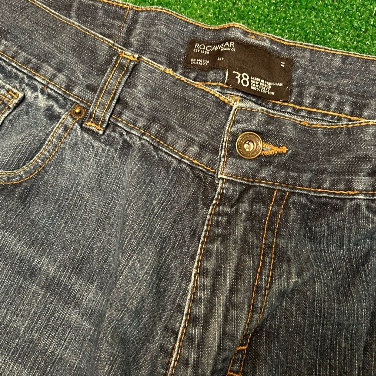 Rocawear VINTAGE Rocawear Jeans Baggy Skater Grunge Hip Hop Y2K Dark Wash 38x34 Mens Size 38 Wide-Leg Pockets Size US 38 / EU 54 - 4 Thumbnail
