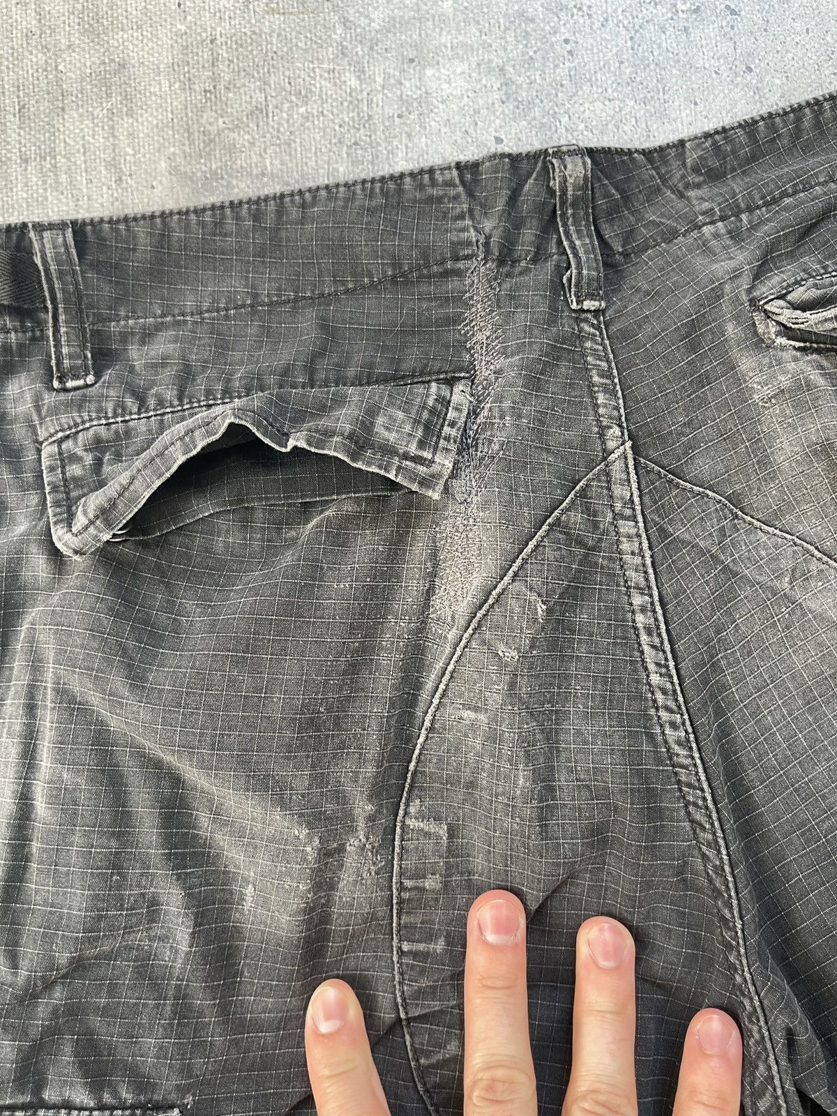 Carhartt × Vintage Vintage Cargo Carhartt Pants Wip Baggy Fit Y2K Opium Size US 31 - 13 Thumbnail