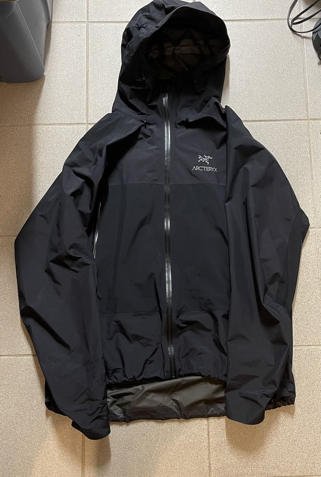 image of Arcteryx Arc’Teryx Men’S Beta Sl Hybrid Gore-Tex Jacket in Black, Men's (Size 2XL)