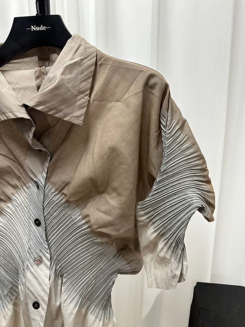 Issey Miyake Issey miyake size os Pleated Lotus Gradient Shirt 2502-Nex Size US M / EU 48-50 / 2 - 8 Thumbnail