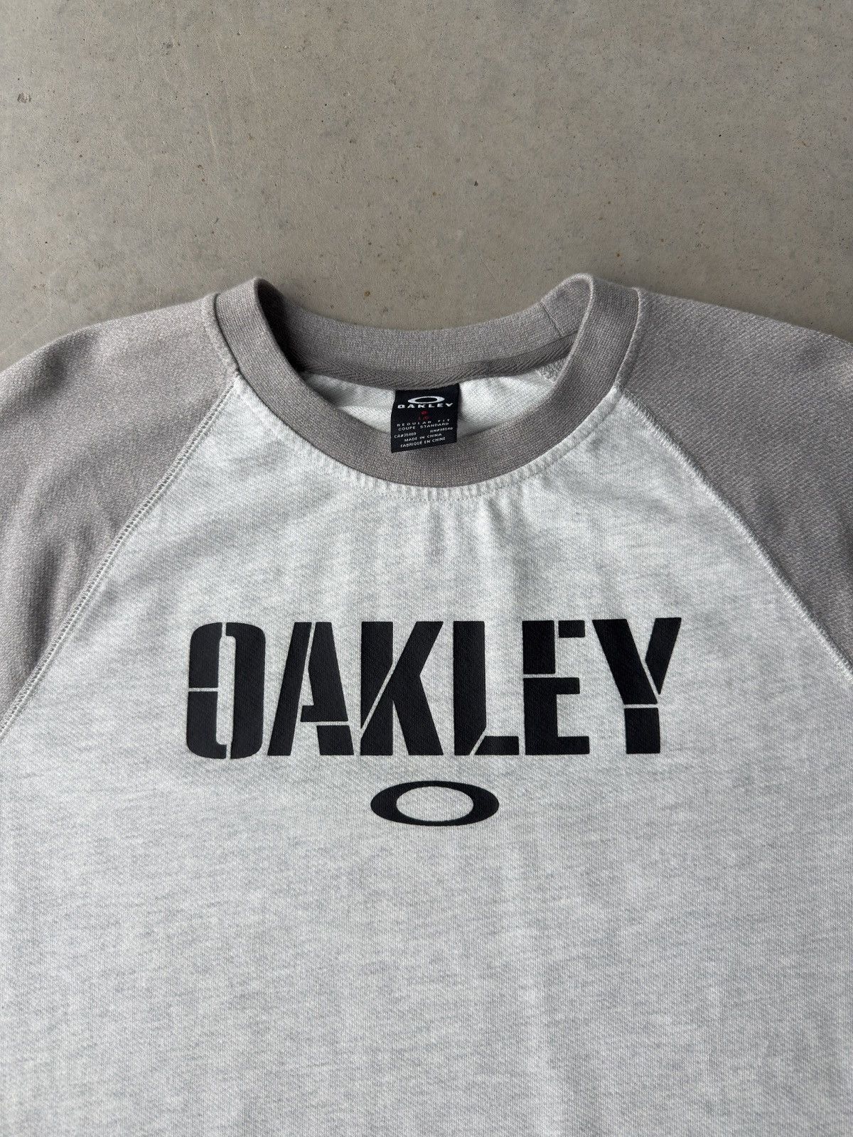 Vintage Oakley Spell Out Two Tone Crewneck Size US L / EU 52-54 / 3 - 2 Thumbnail