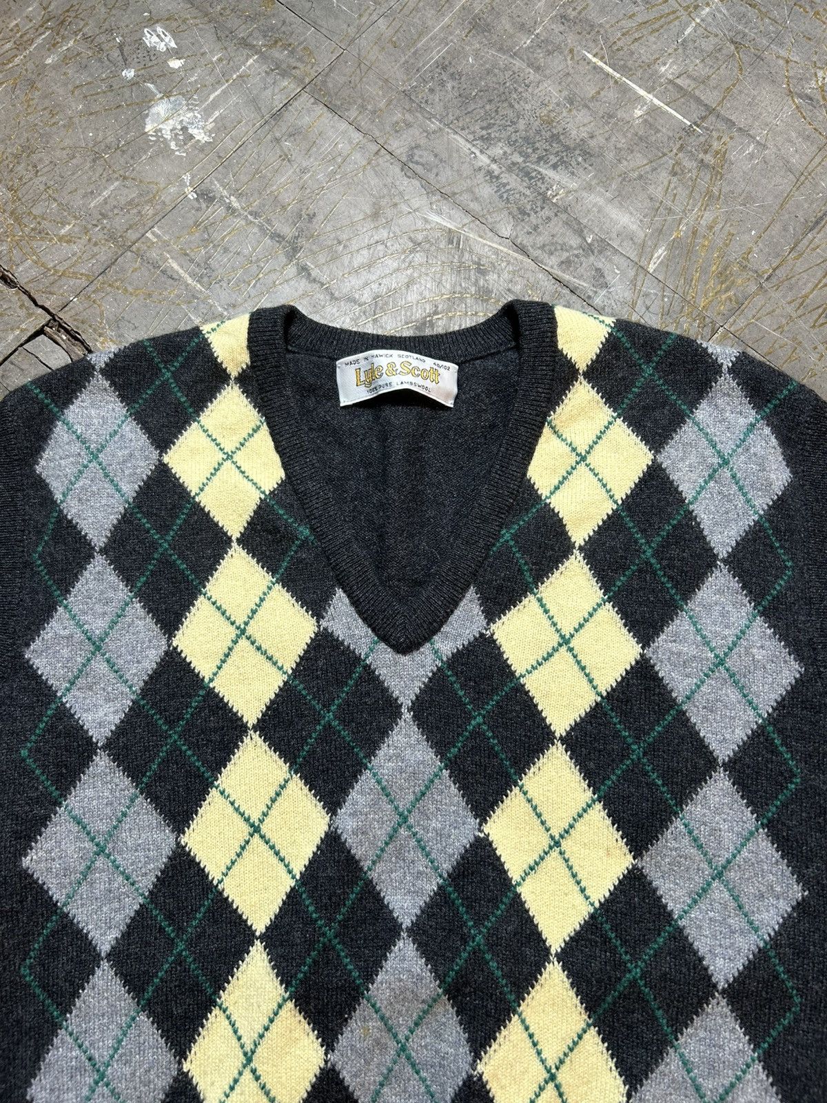 Lyle & Scott Lyle & Scott Knitted Wool V-Neck Sleeveless Size US M / EU 48-50 / 2 - 2 Thumbnail