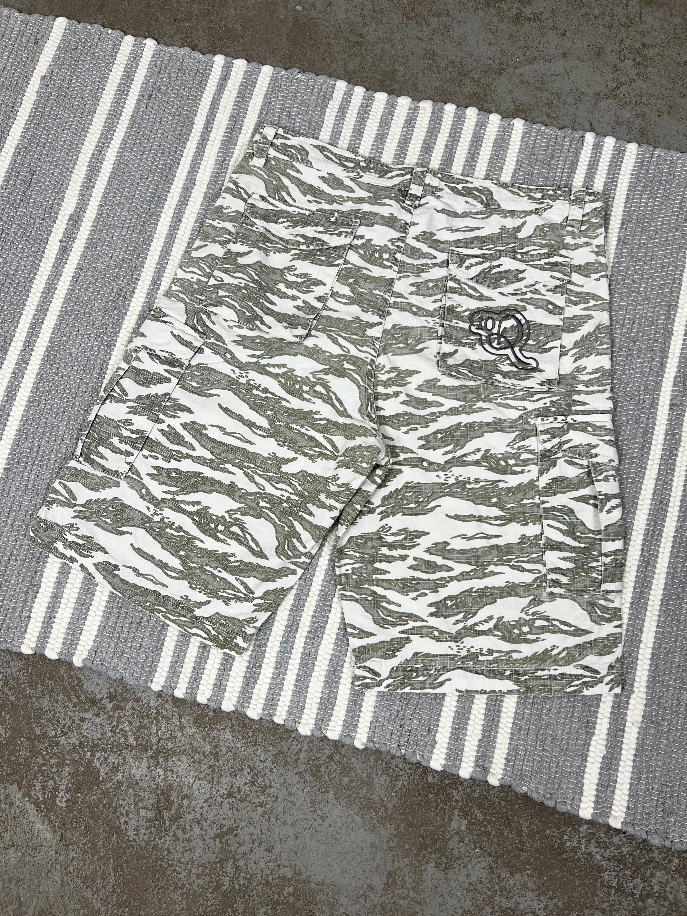 Nike Vintage Nike Tiger Stripe Cargo Shorts Size US 36 / EU 52 - 2 Thumbnail