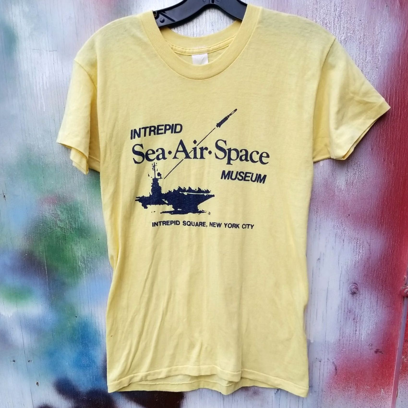 Vintage VINTAGE INTREPID SEA AIR SPACE MUSEUM NEW YORK CITY SHIRT 1980s Mens M Yellow Graphic Tee Size US M / EU 48-50 / 2 - 2 Thumbnail
