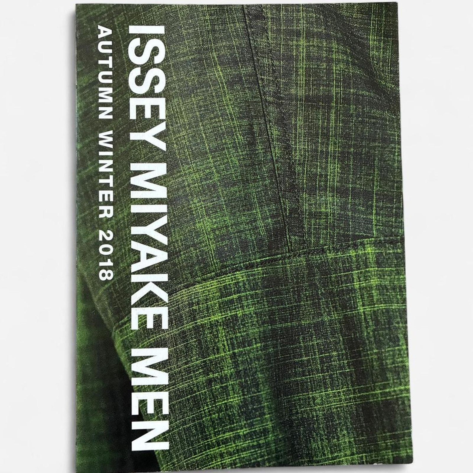 Homme Plisse Issey Miyake × Issey Miyake × Pleats Please Issey Miyake Issey Miyake Men autumn /winter 2018 catalog look book Size ONE SIZE - 1 Thumbnail