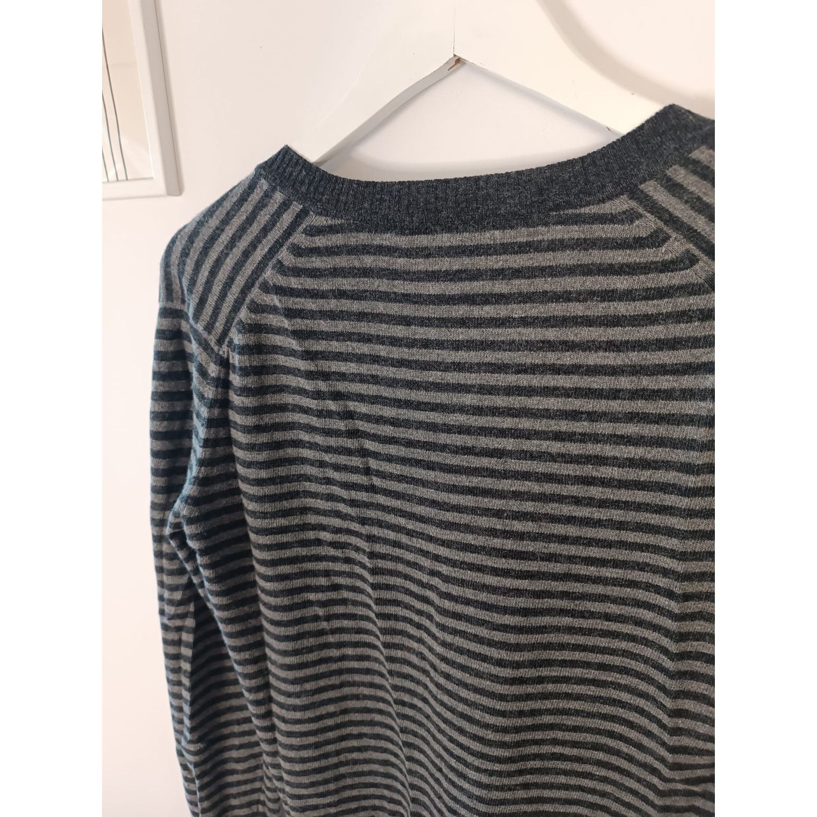 Burberry Burberry Women V-Neck Jumper Knitwear Sweater Striped Wool Size M / US 6-8 / IT 42-44 - 4 Thumbnail