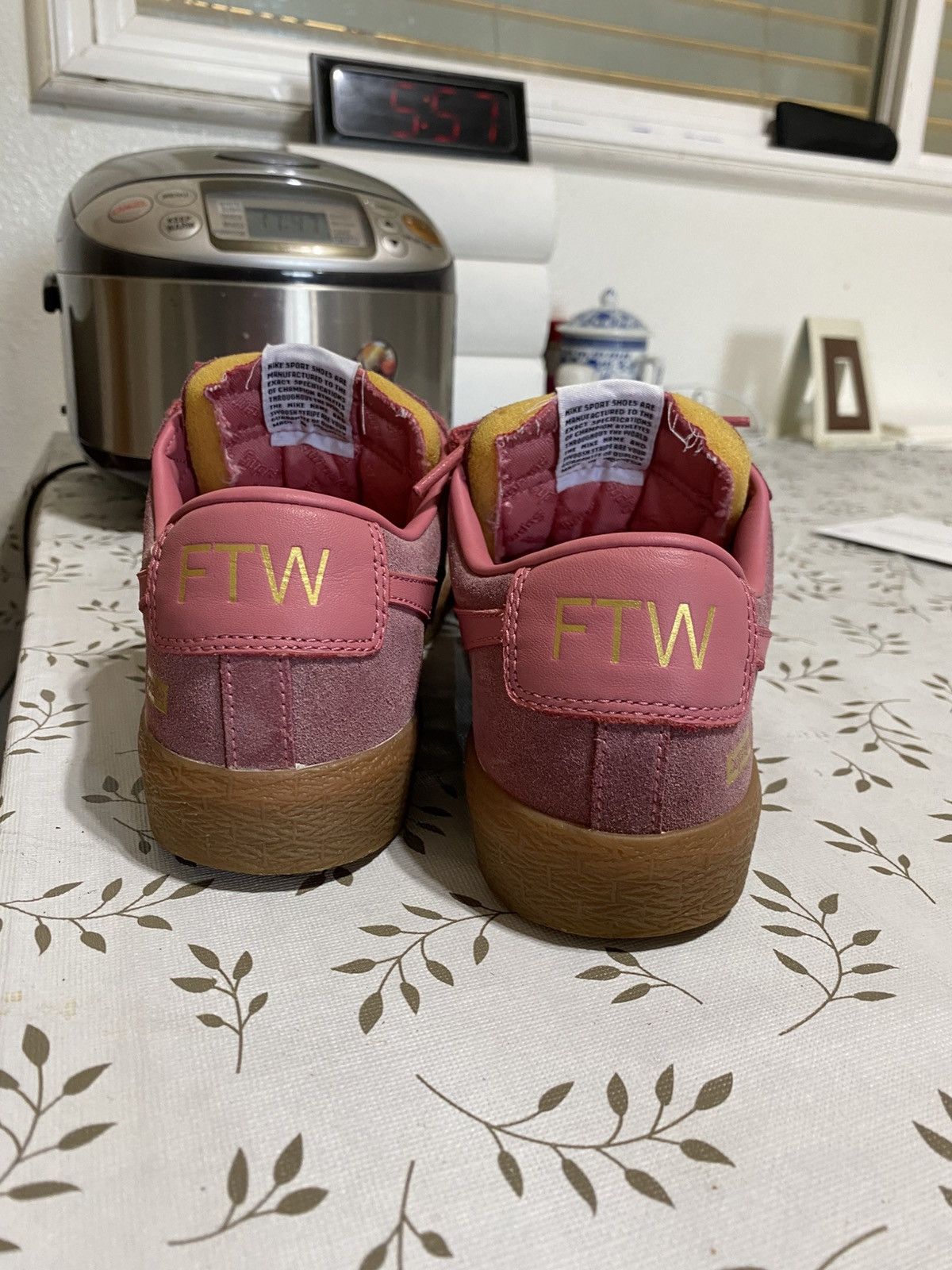 Nike × Supreme Nike Supreme x SB Blazer GT Low Desert Bloom Size US 9 / EU 42 - 5 Thumbnail