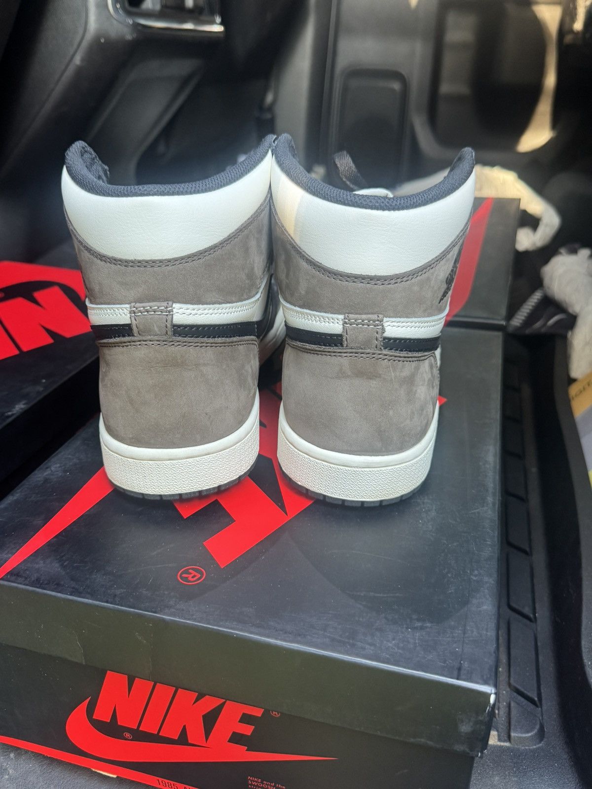 Jordan Brand Jordan 1 High Retro Mocha Size US 10.5 / EU 43-44 - 4 Thumbnail