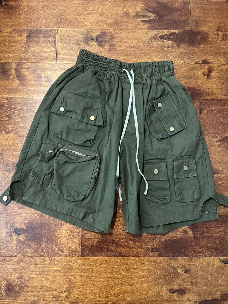 Other Olive Multi Cargo Shorts (Size medium) Size US 32 / EU 48 - 1 Thumbnail