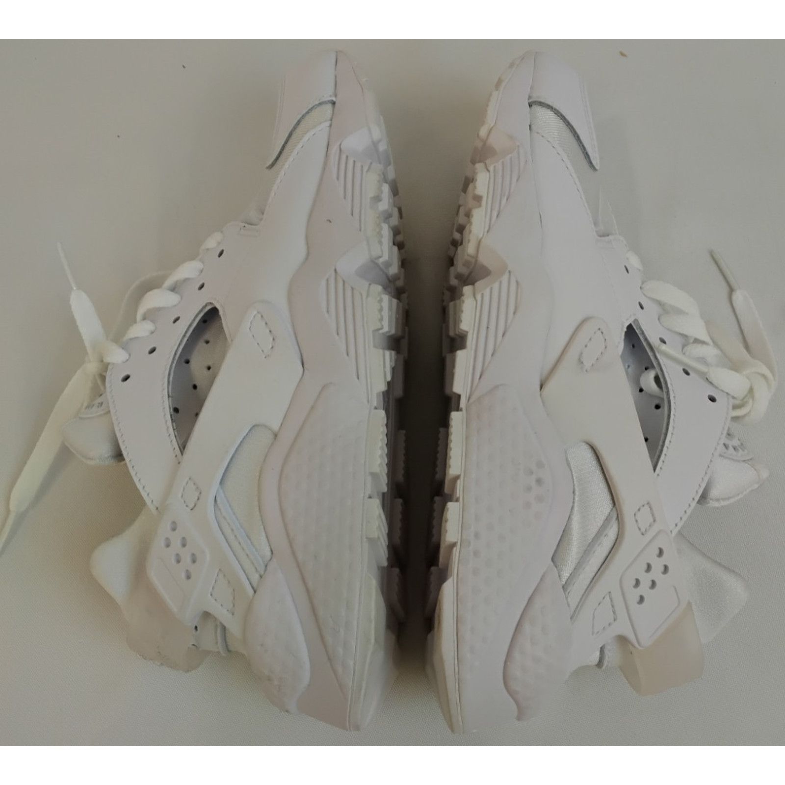 Nike Nike Air Huarache Triple White Sneakers Women's US Size 8 Size US 8 / IT 38 - 6 Thumbnail