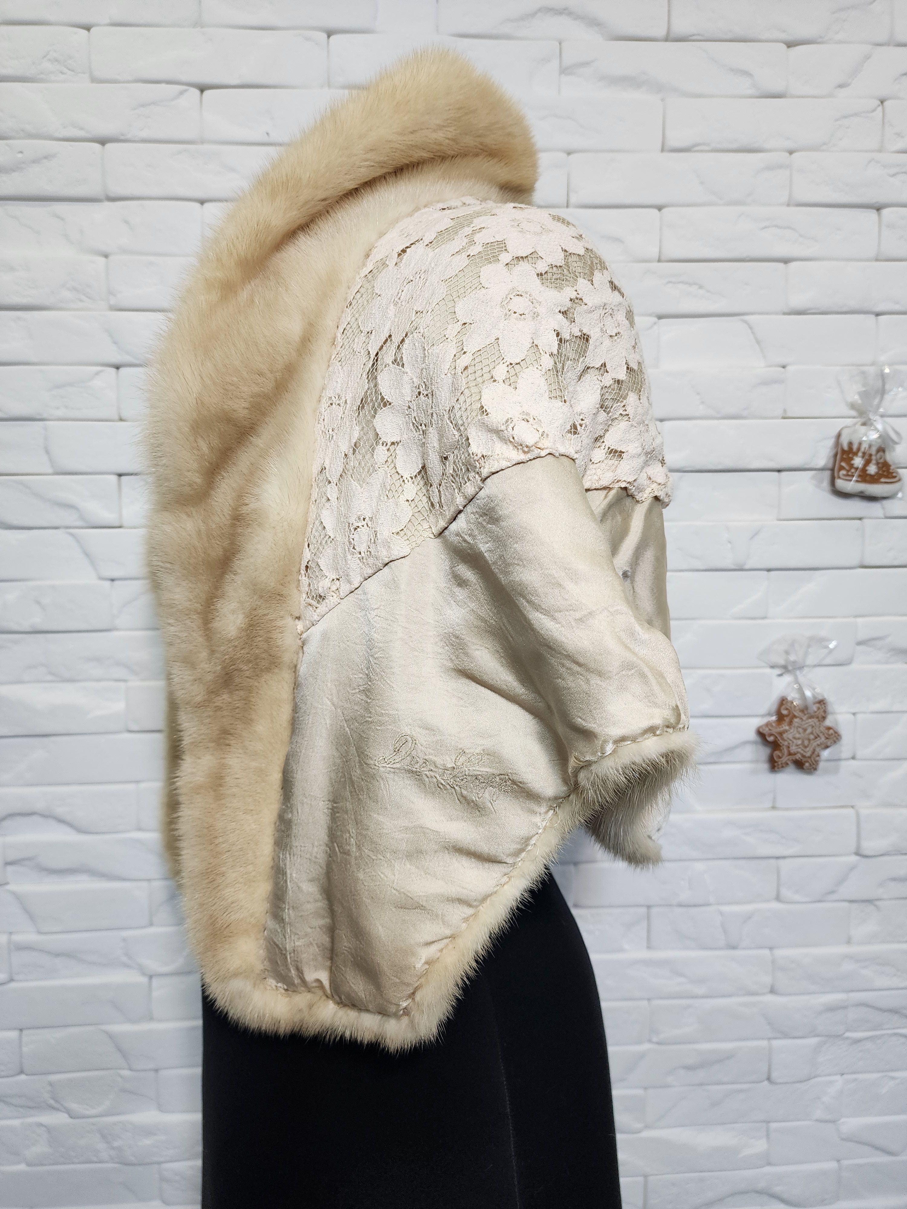 Uniqlo Vintage Fur Cape: Undyed Brown, Size S-L Size M / US 6-8 / IT 42-44 - 9 Thumbnail