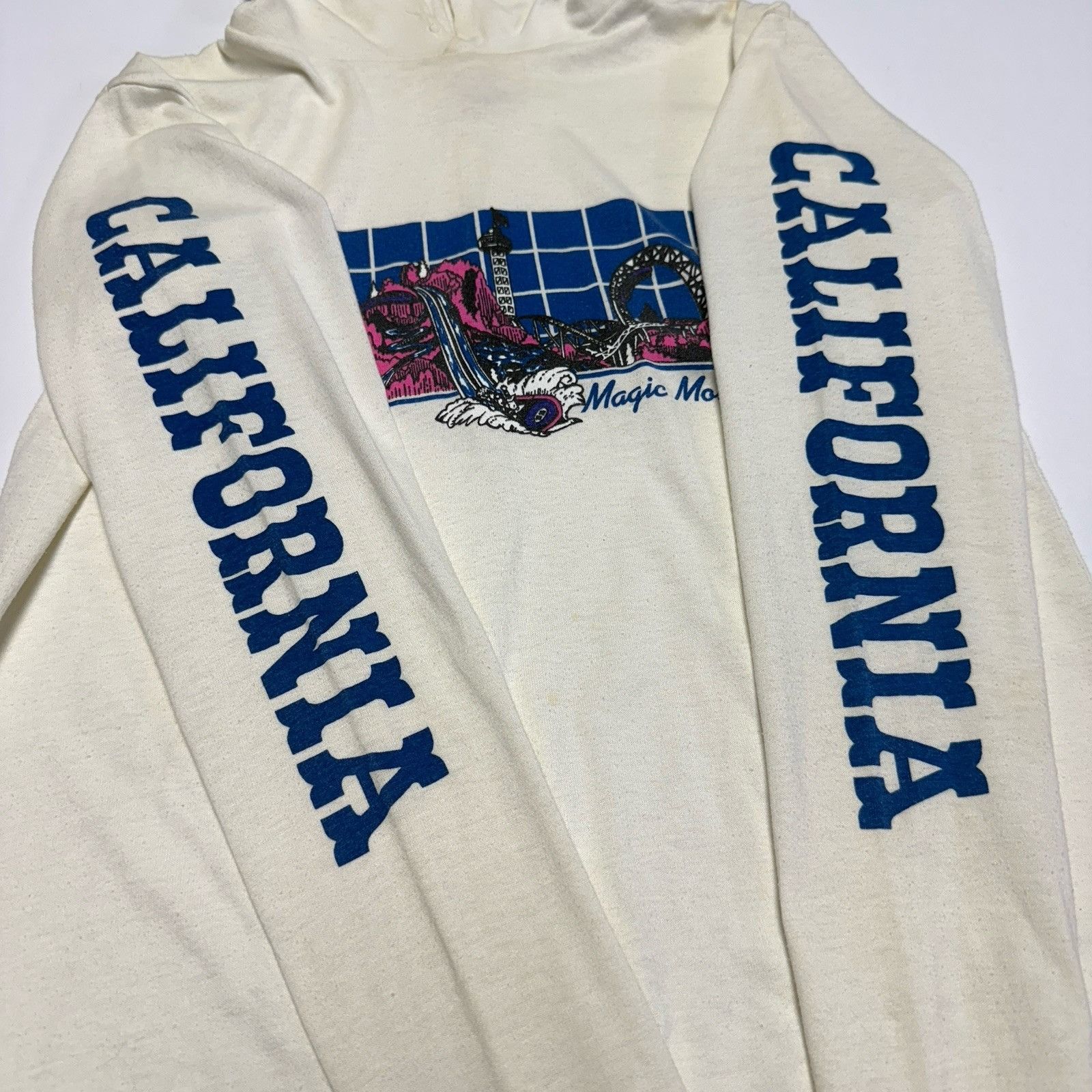 Vintage Vintage 80s Six Flags Magic Mountain T Shirt Hood Long Sleev Size US S / EU 44-46 / 1 - 10 Thumbnail