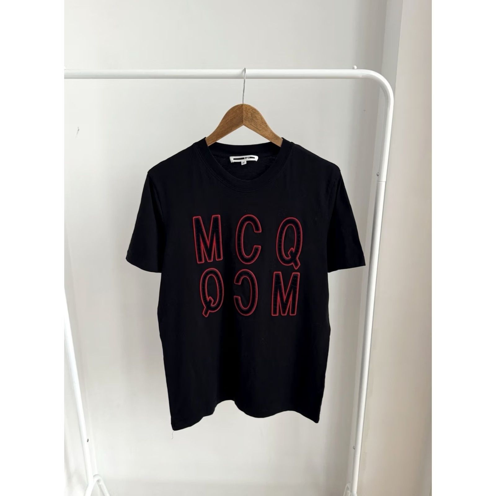 Alexander McQueen VINTAGE Alexander McQueen Over Print Black T Shirt Men L Logo 90s UK USA Streetwear Garden Design Size US L / EU 52-54 / 3 - 2 Thumbnail